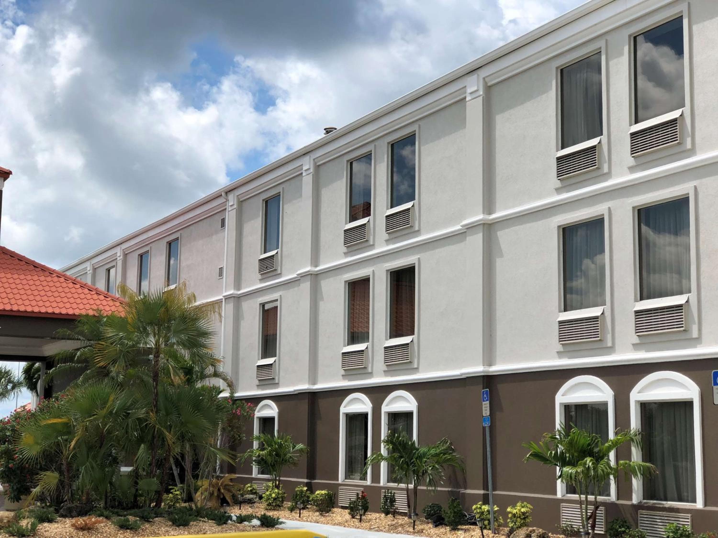 Comfort Inn & Suites Bradenton North I-75