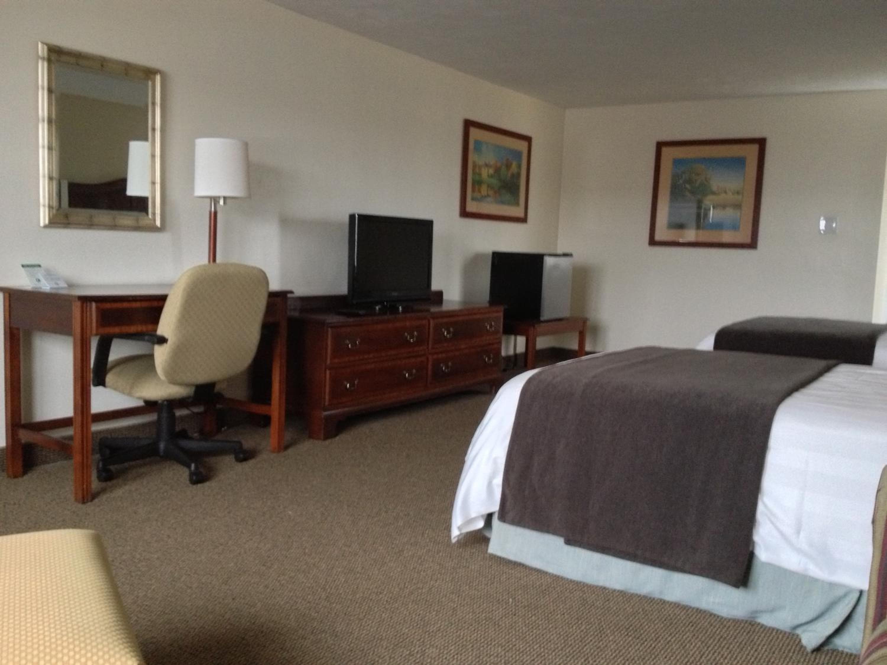 Holiday Hill Inn & Suites