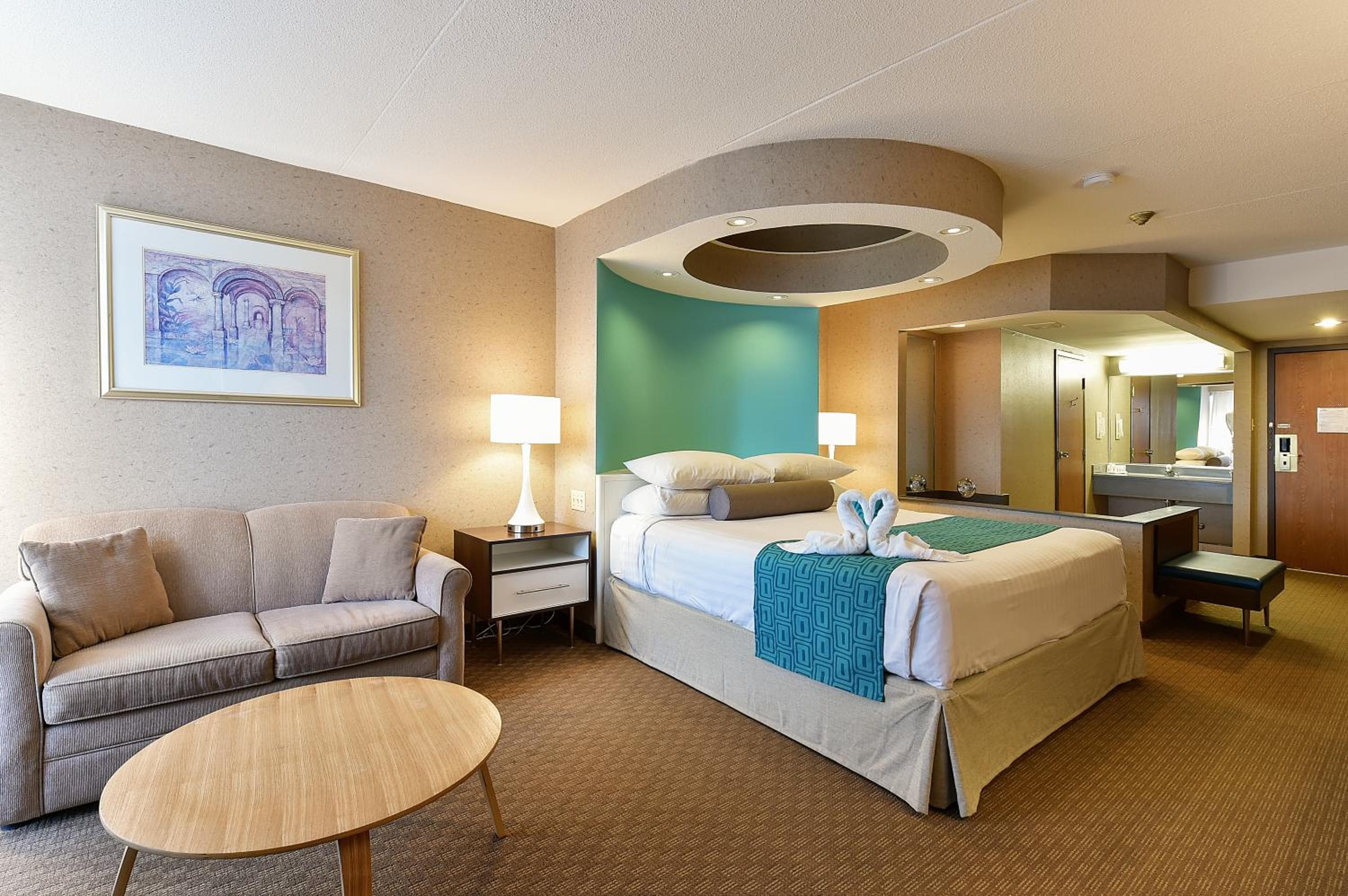 Howard Johnson Plaza by Wyndham by the Falls Niagara Falls