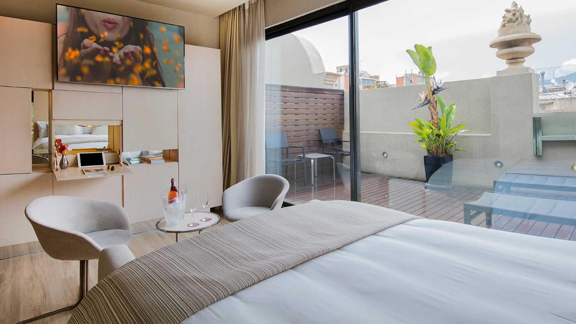 Cram Hotel