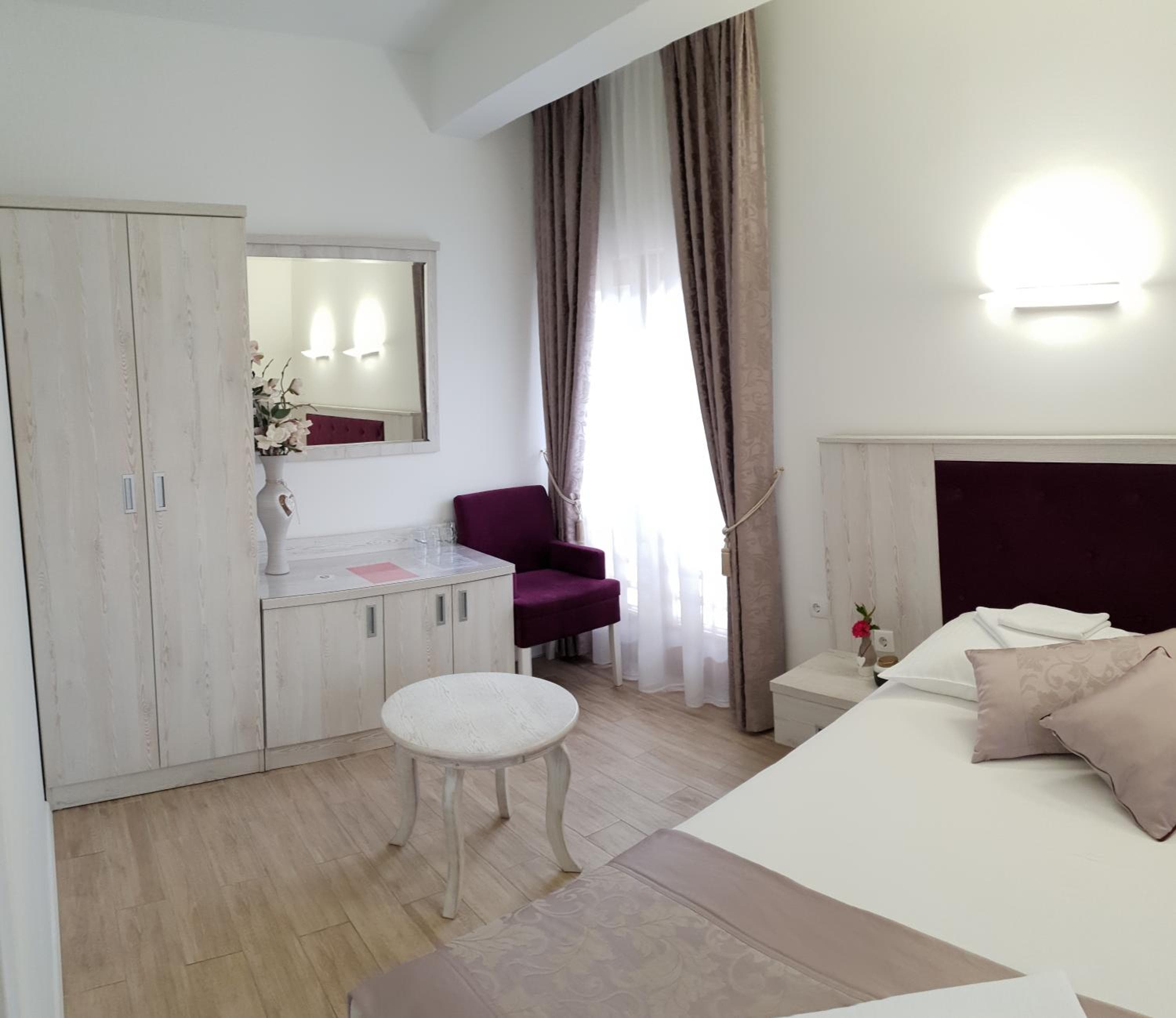 Apis Hotel