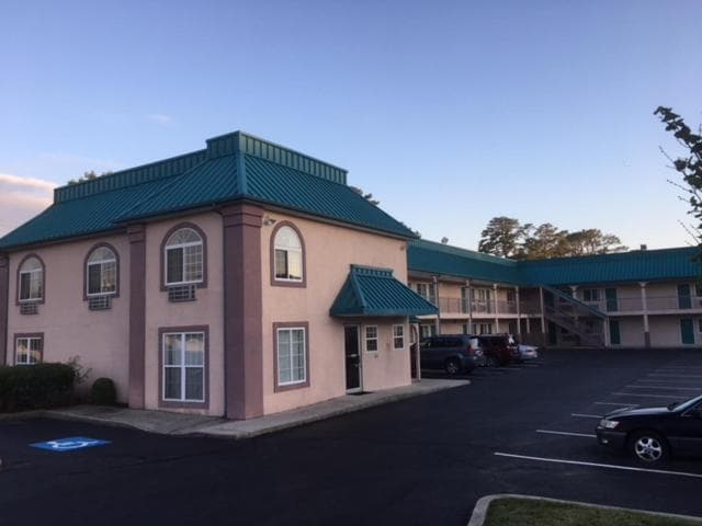 Deluxe Inn