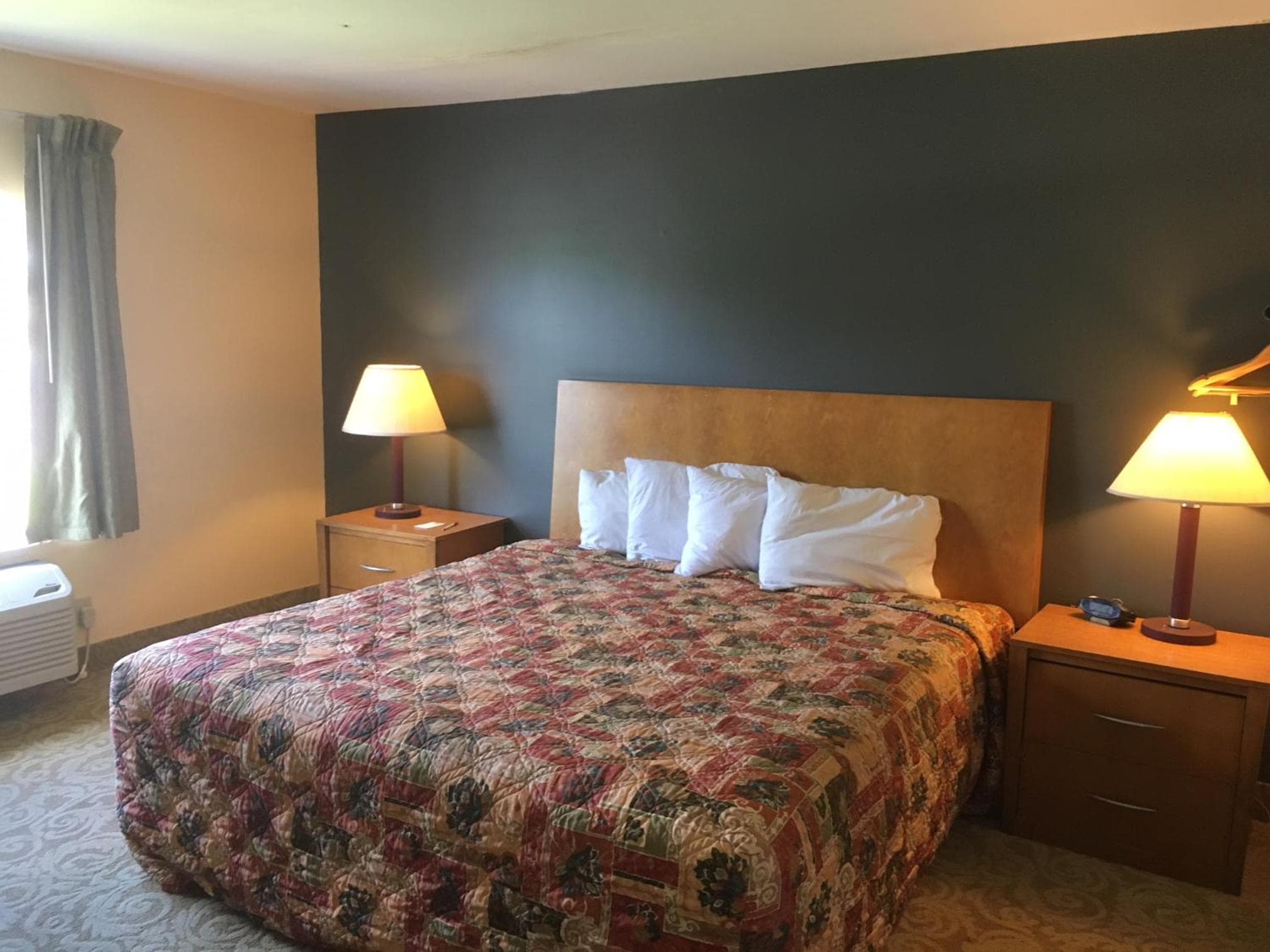 Deluxe Inn
