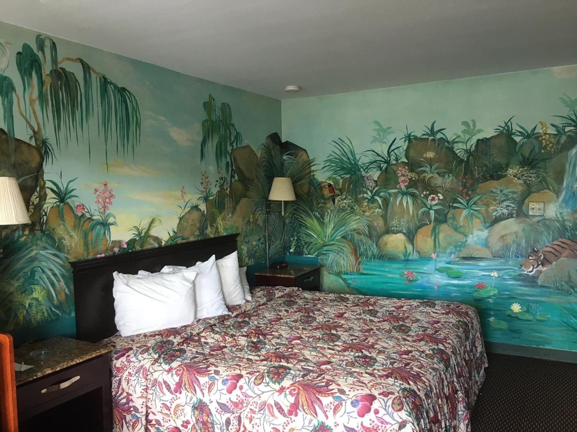 Deluxe Inn