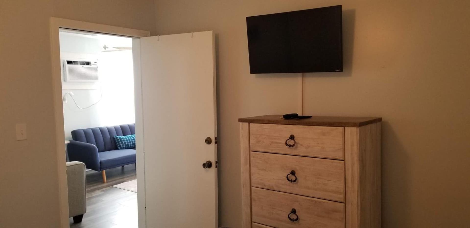 1st floor cottage! One Block to Beach, Convention Center and Wildwood Crest!