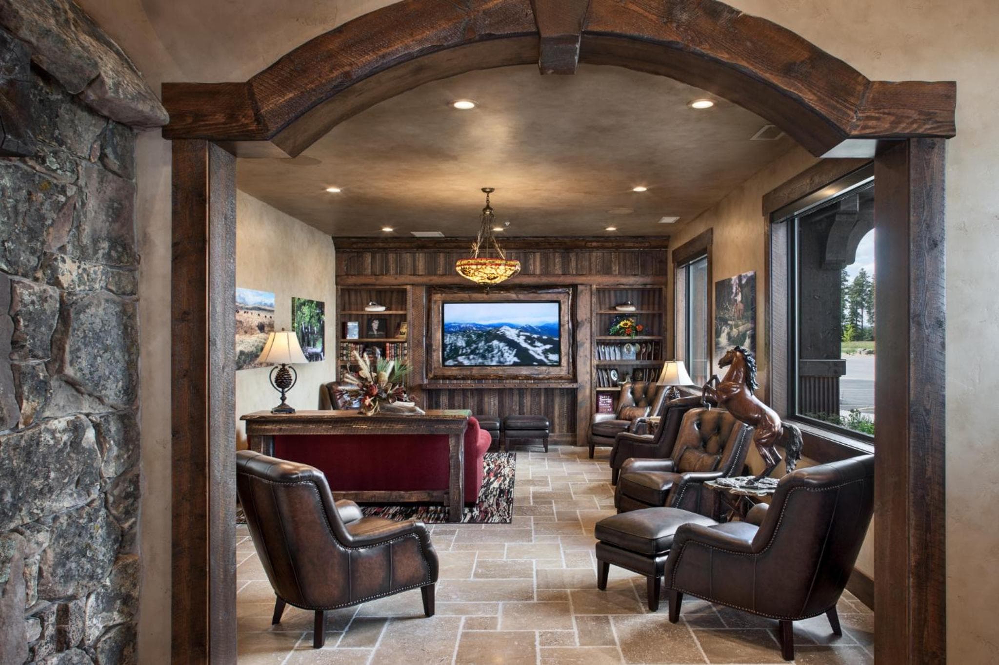Glacier International Lodge