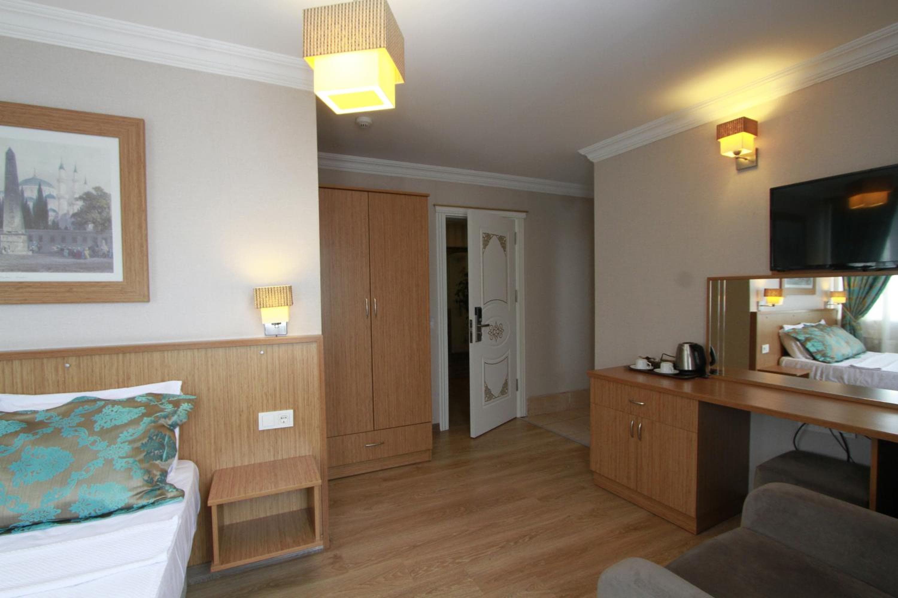 Agora Boutique Hotel & Bistro