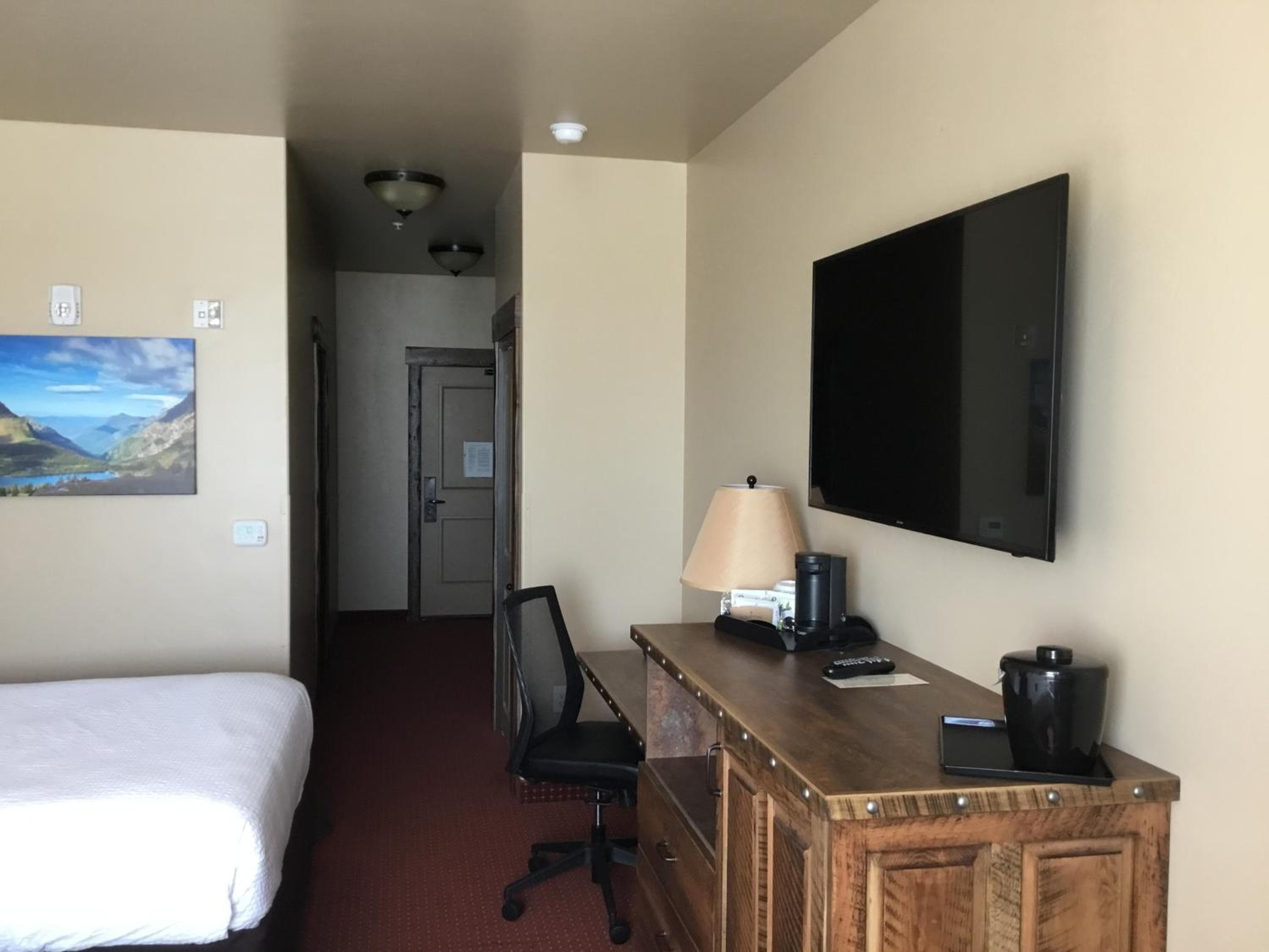 Glacier International Lodge