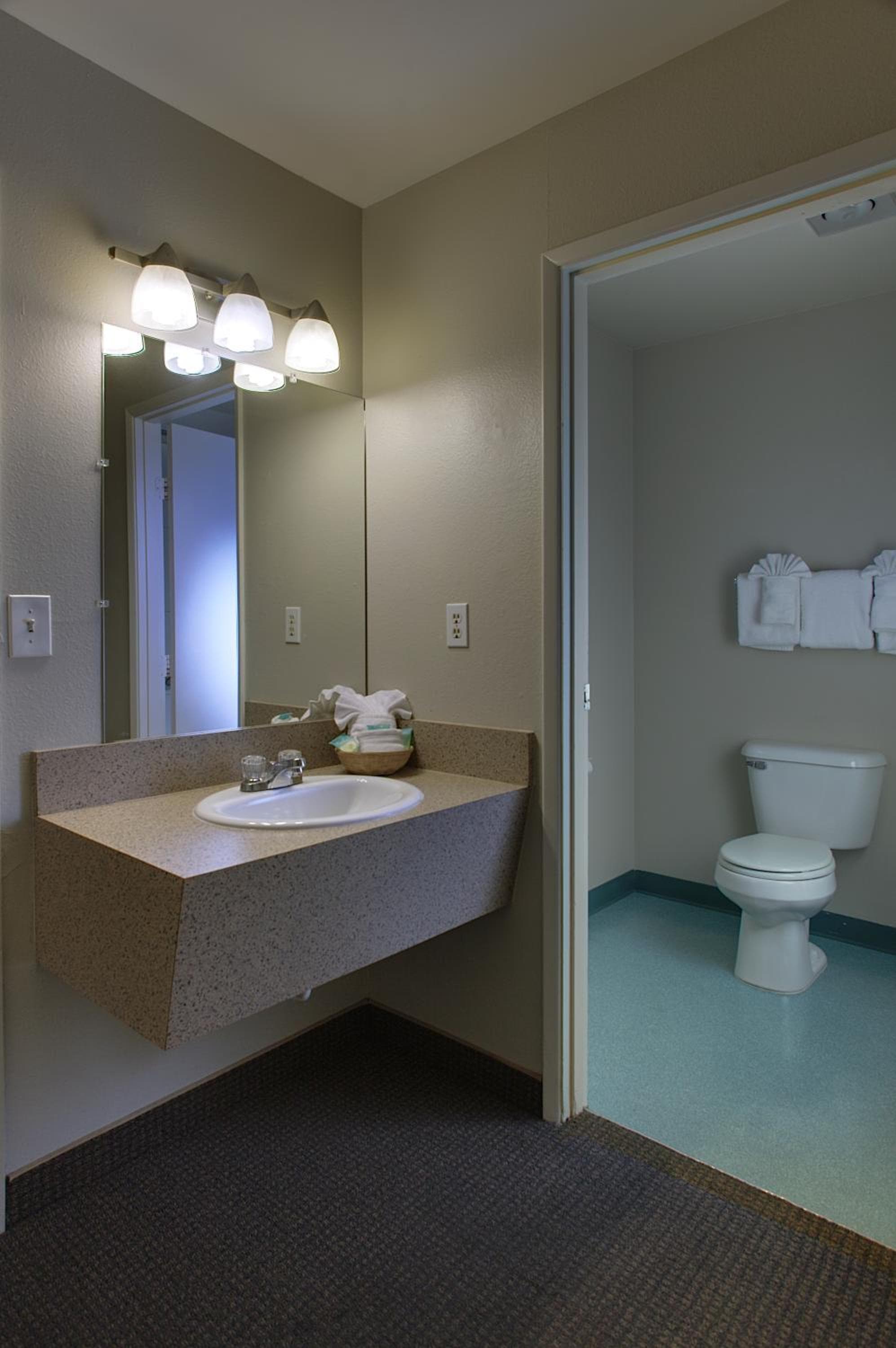Aladdin Inn and Suites
