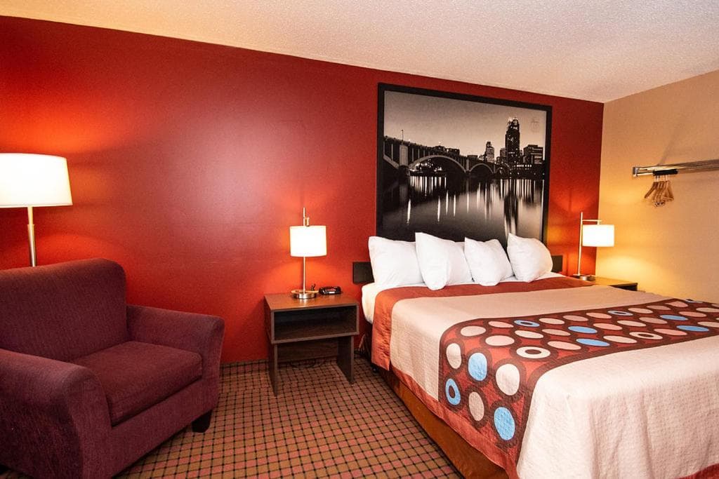 Super 8 by Wyndham Brooklyn Center/MPLS