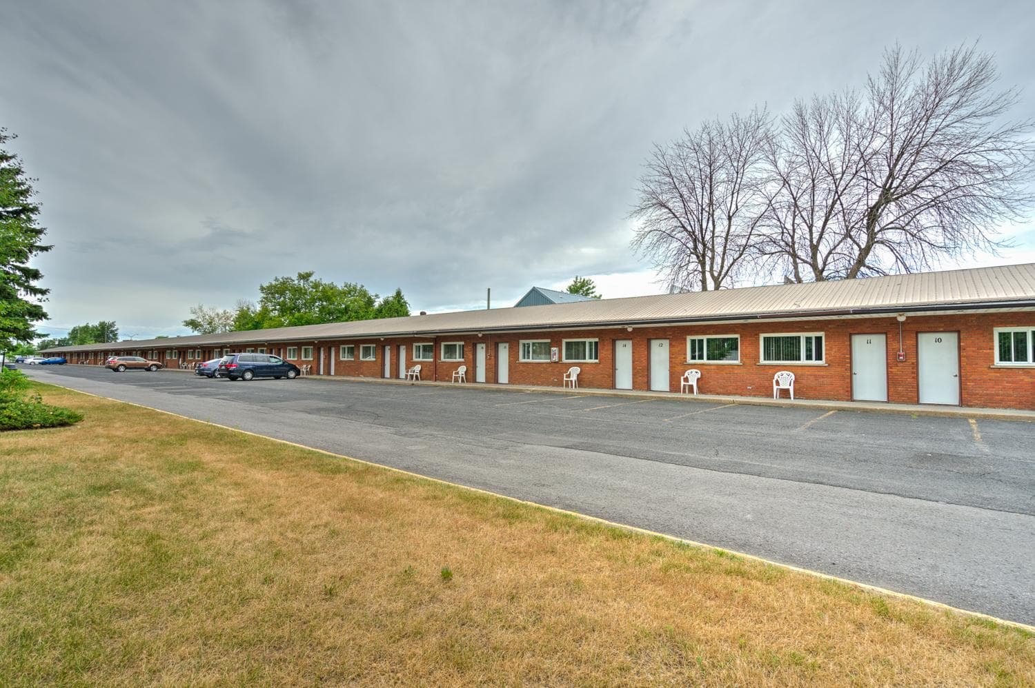 Motel R-100