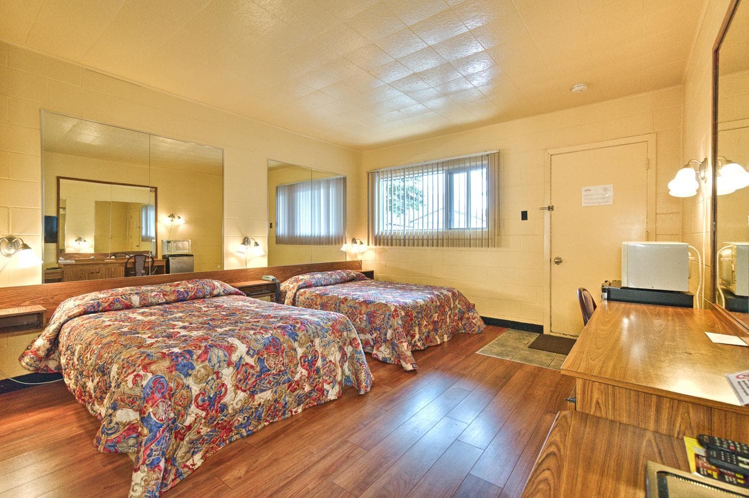 Motel R-100