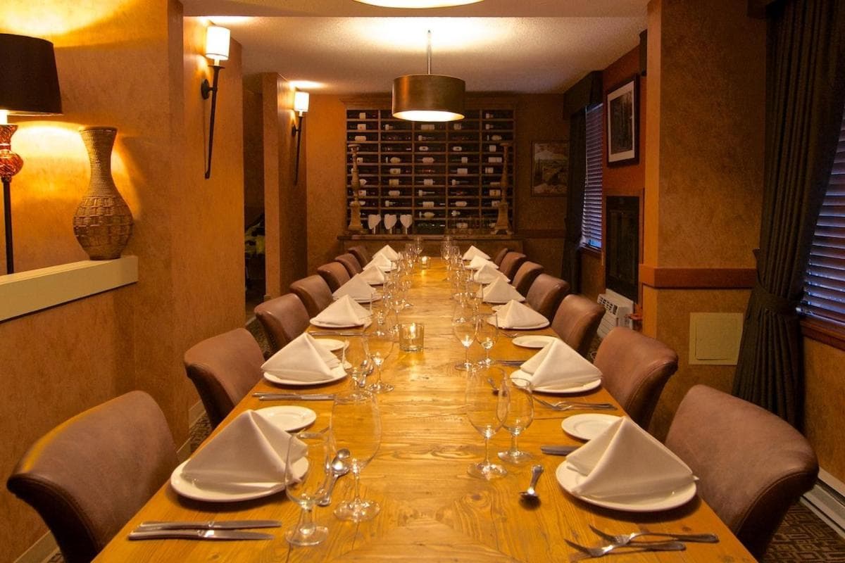 Mountain Side Hotel Whistler by Executive