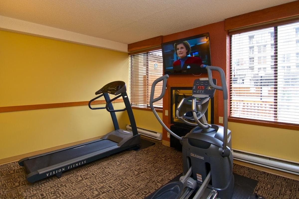 Mountain Side Hotel Whistler by Executive