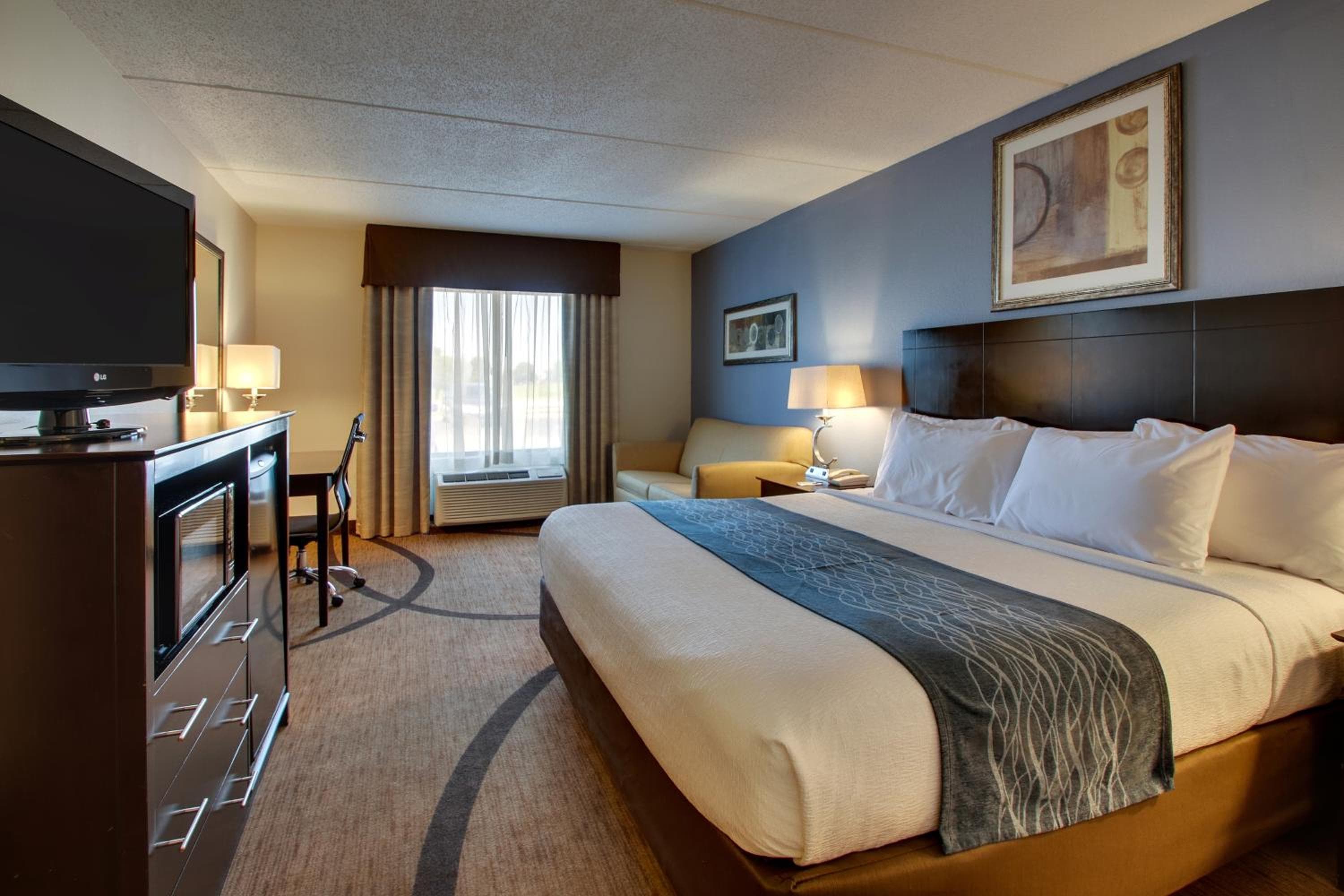 Greenfield Inn & Suites Owensboro, KY Airport