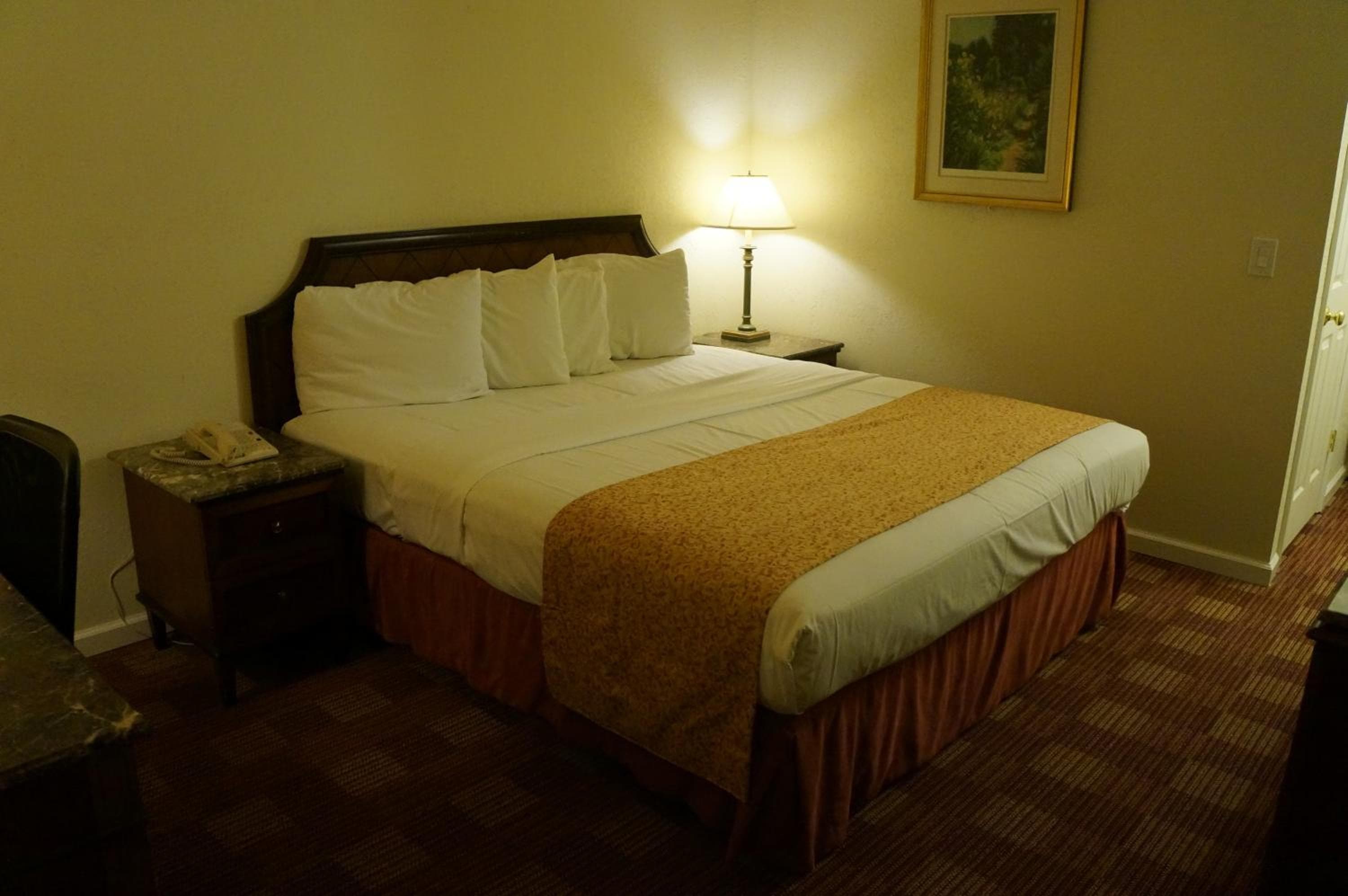 Waterford Inn