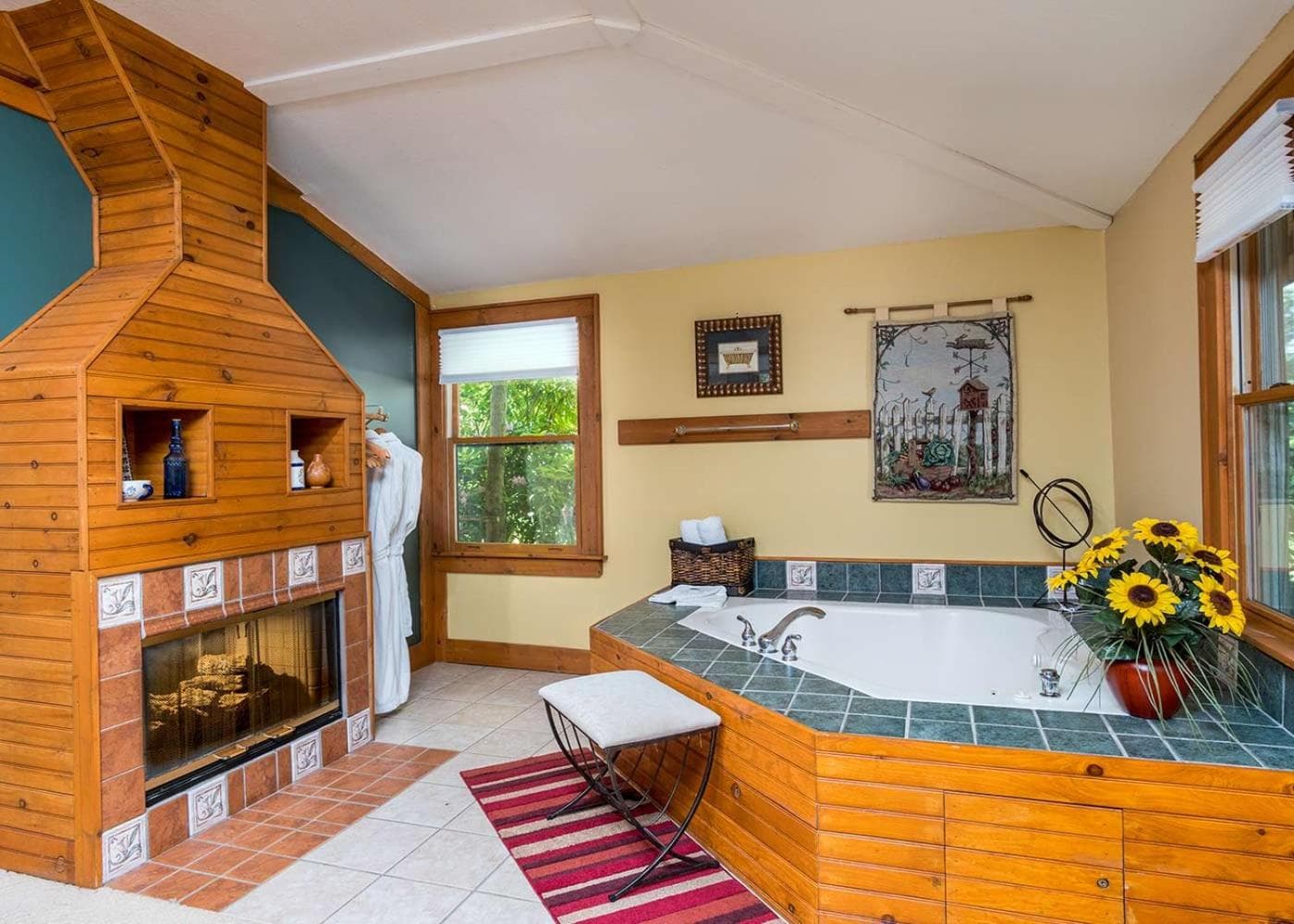 Highland Lake Inn & Resort - Flat Rock