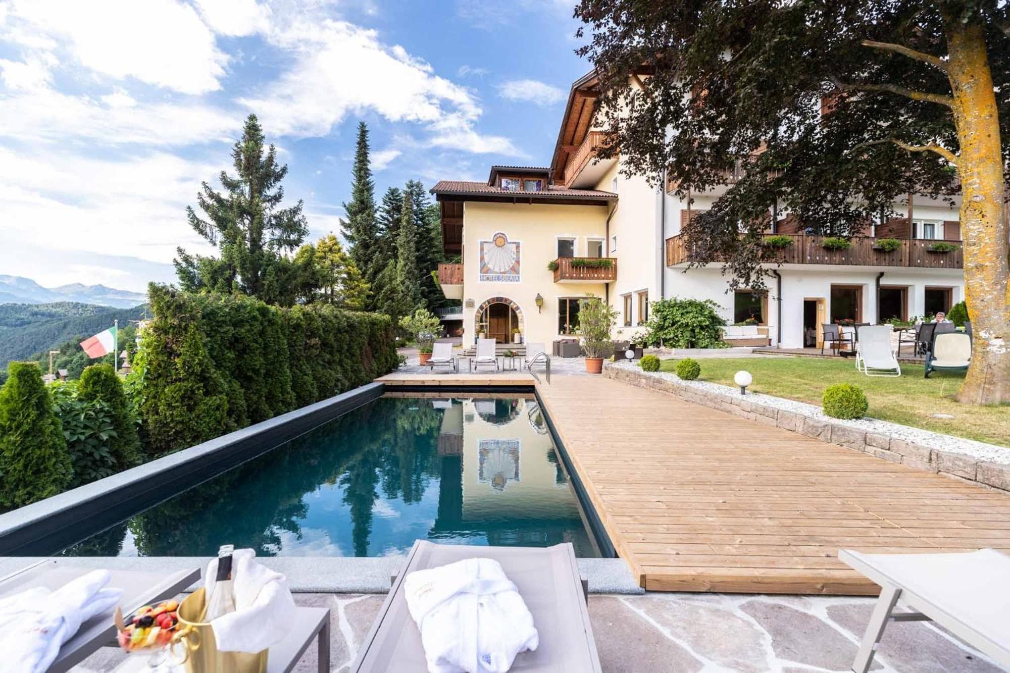 Solaia Hotel & Guesthouse