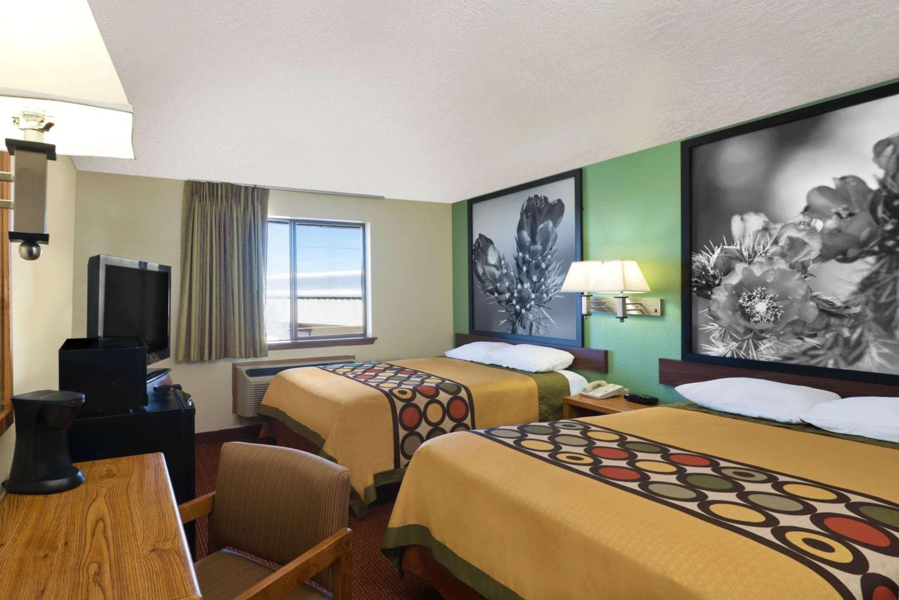 Super 8 by Wyndham Alamogordo - White Sands