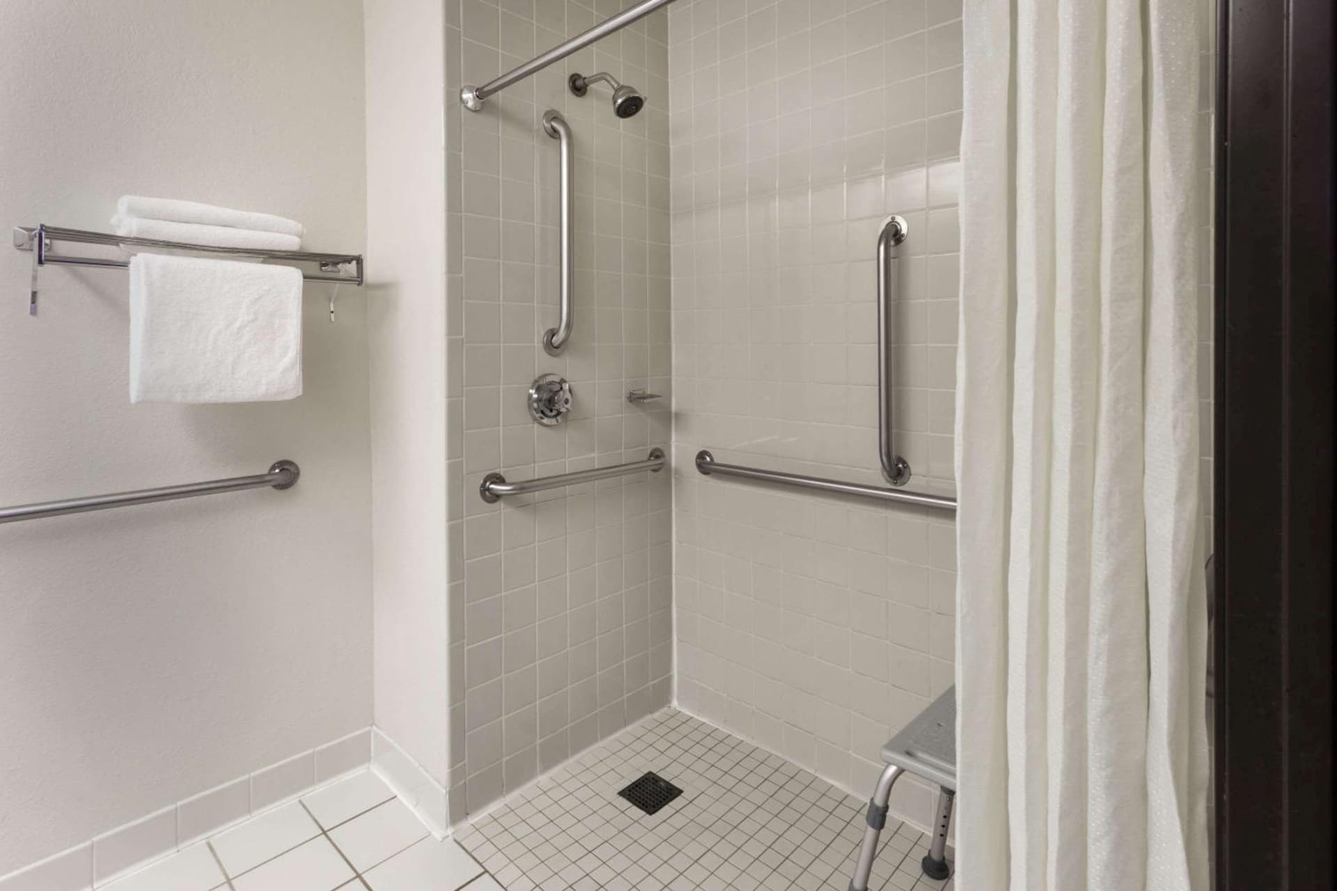 Super 8 by Wyndham Madison South