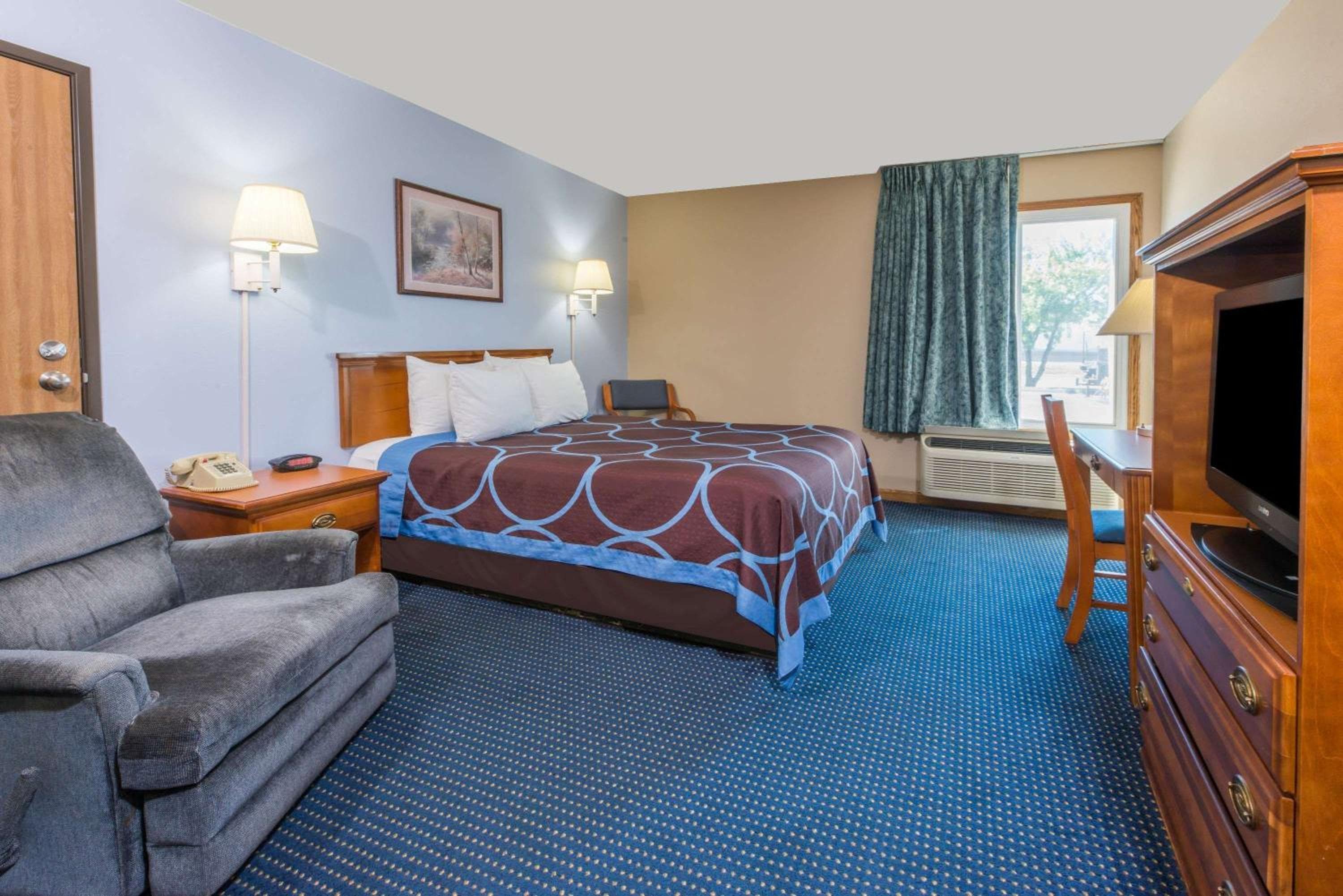 Super 8 by Wyndham O'Fallon MO/St. Louis Area