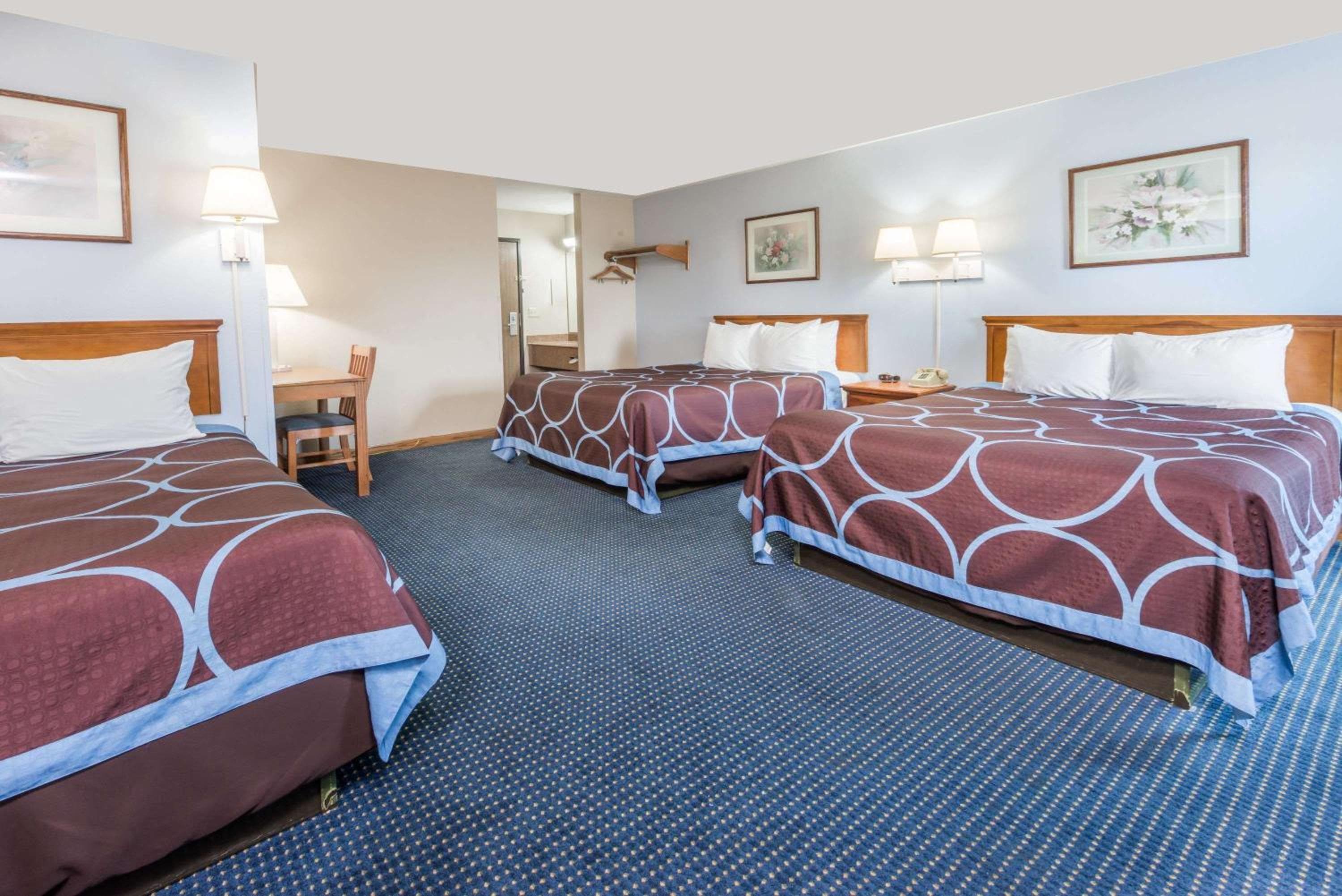 Super 8 by Wyndham O'Fallon MO/St. Louis Area