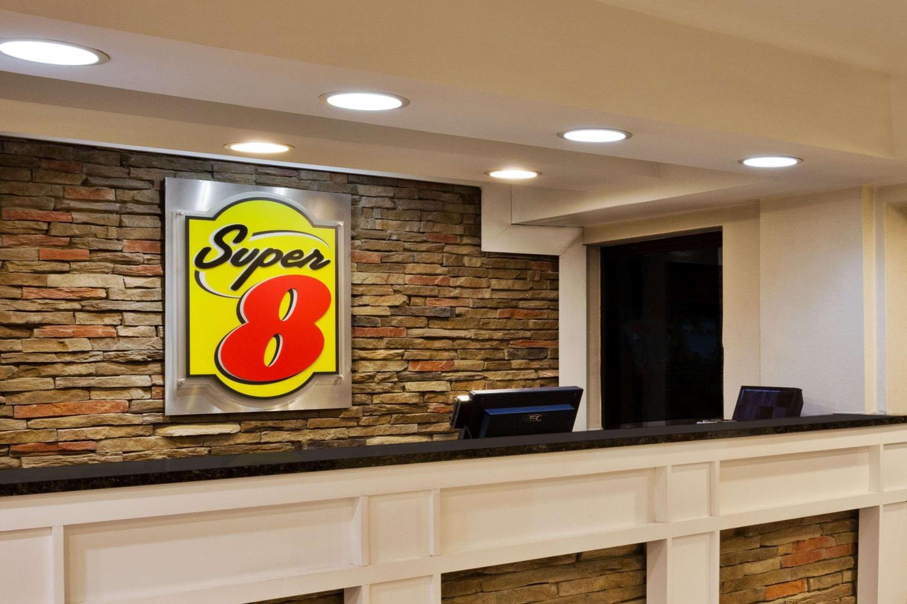 Super 8 by Wyndham Ringgold Chattanooga Area