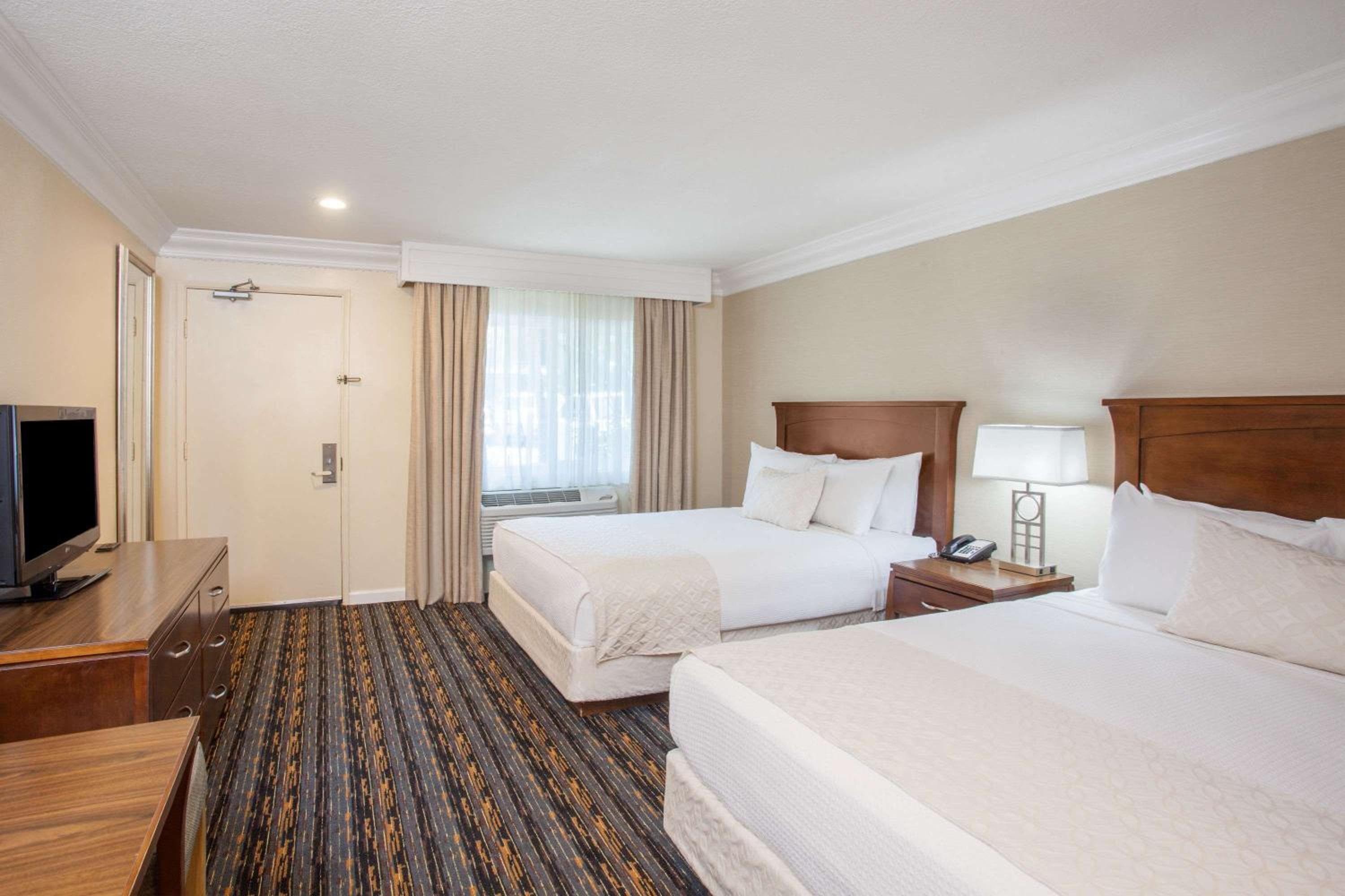 Days Inn by Wyndham San Diego Hotel Circle