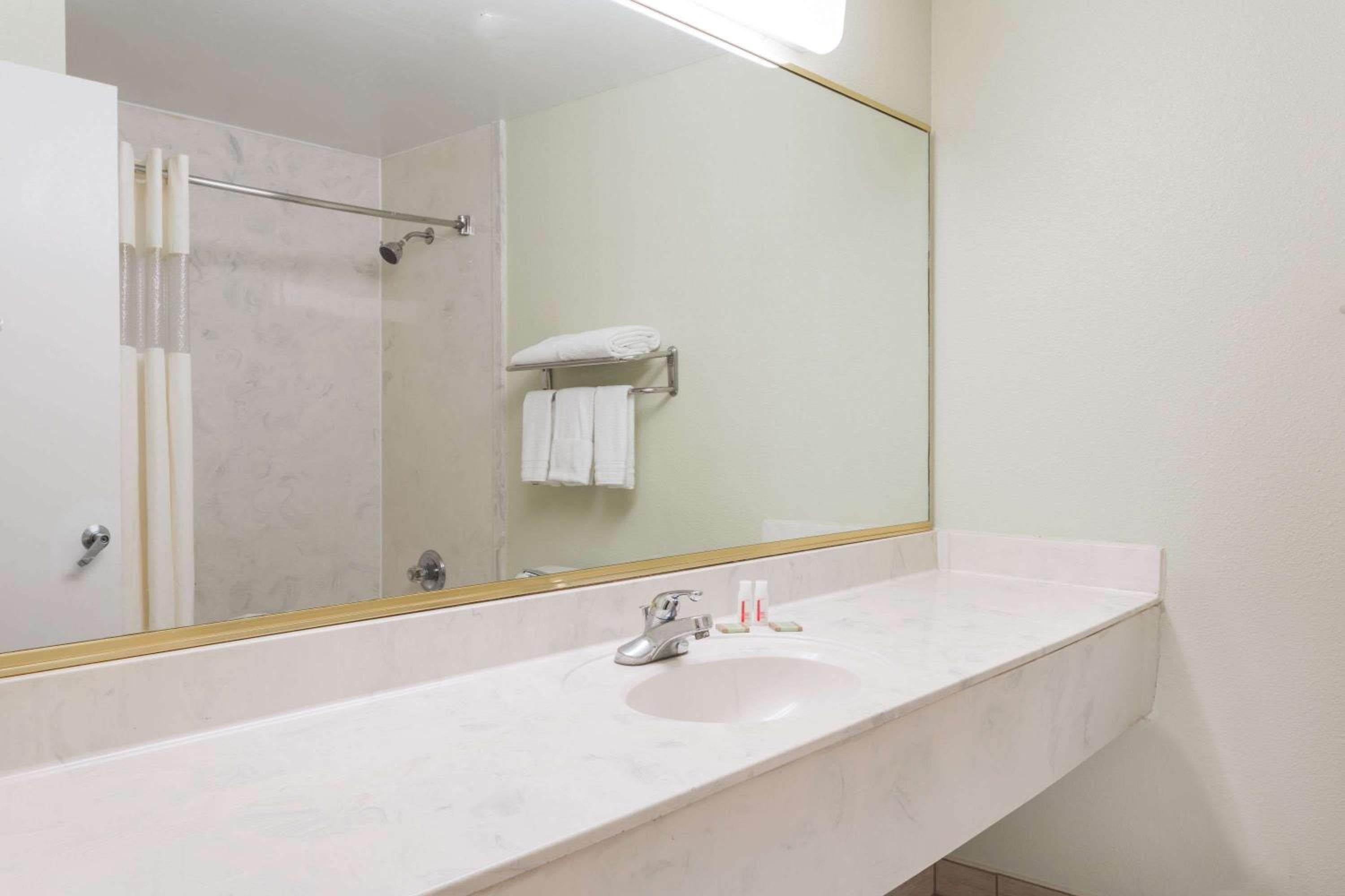 Super 8 by Wyndham Hull Street Midlothian Richmond Area