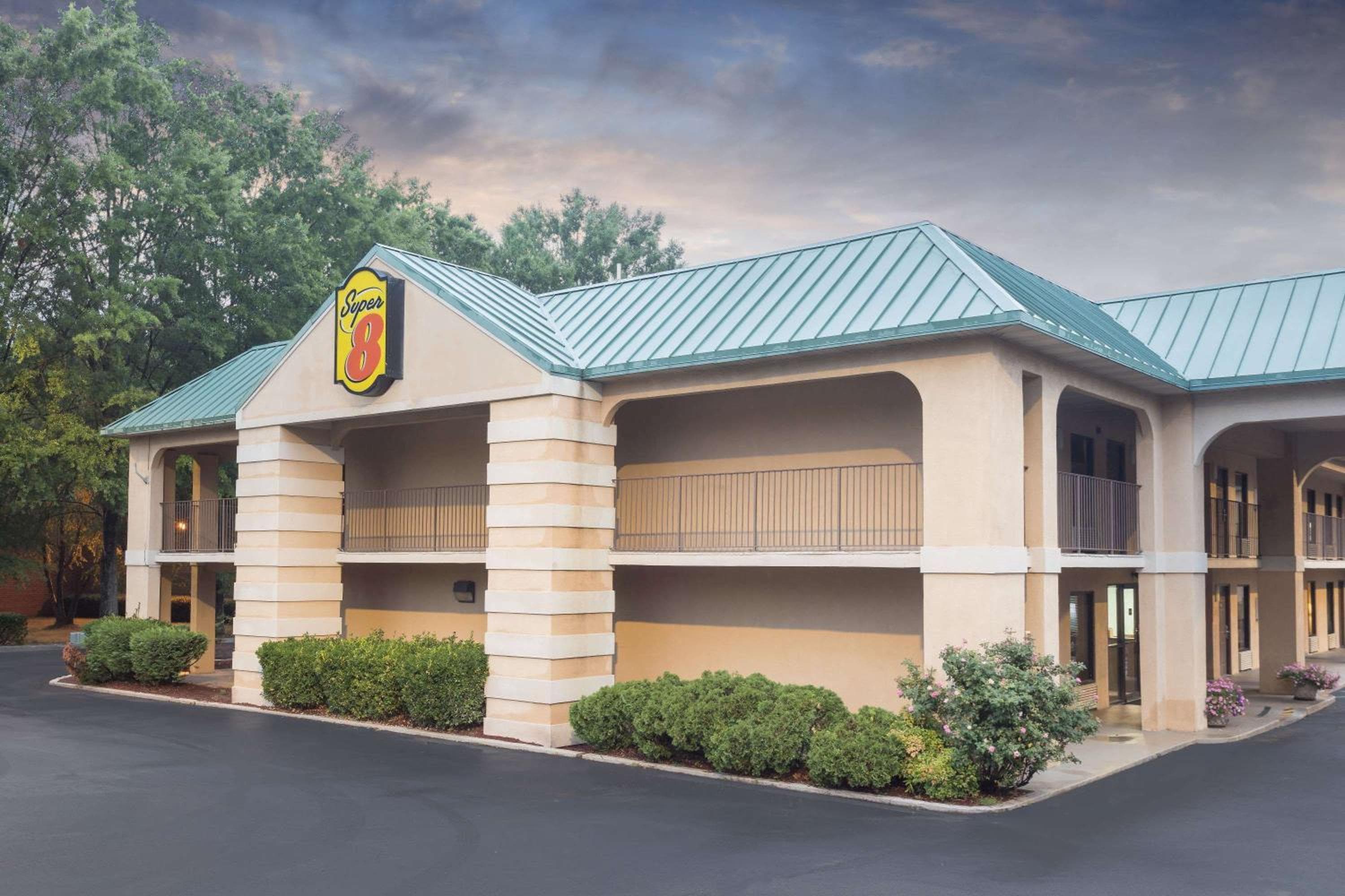 Super 8 by Wyndham Lithonia