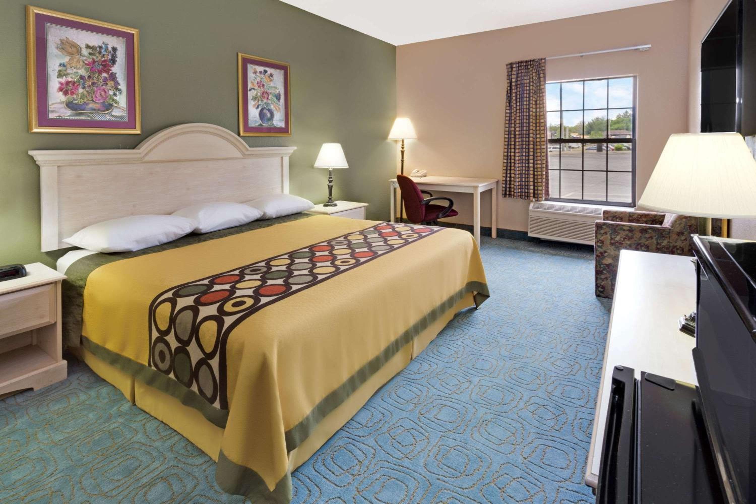 Super 8 by Wyndham Freeport