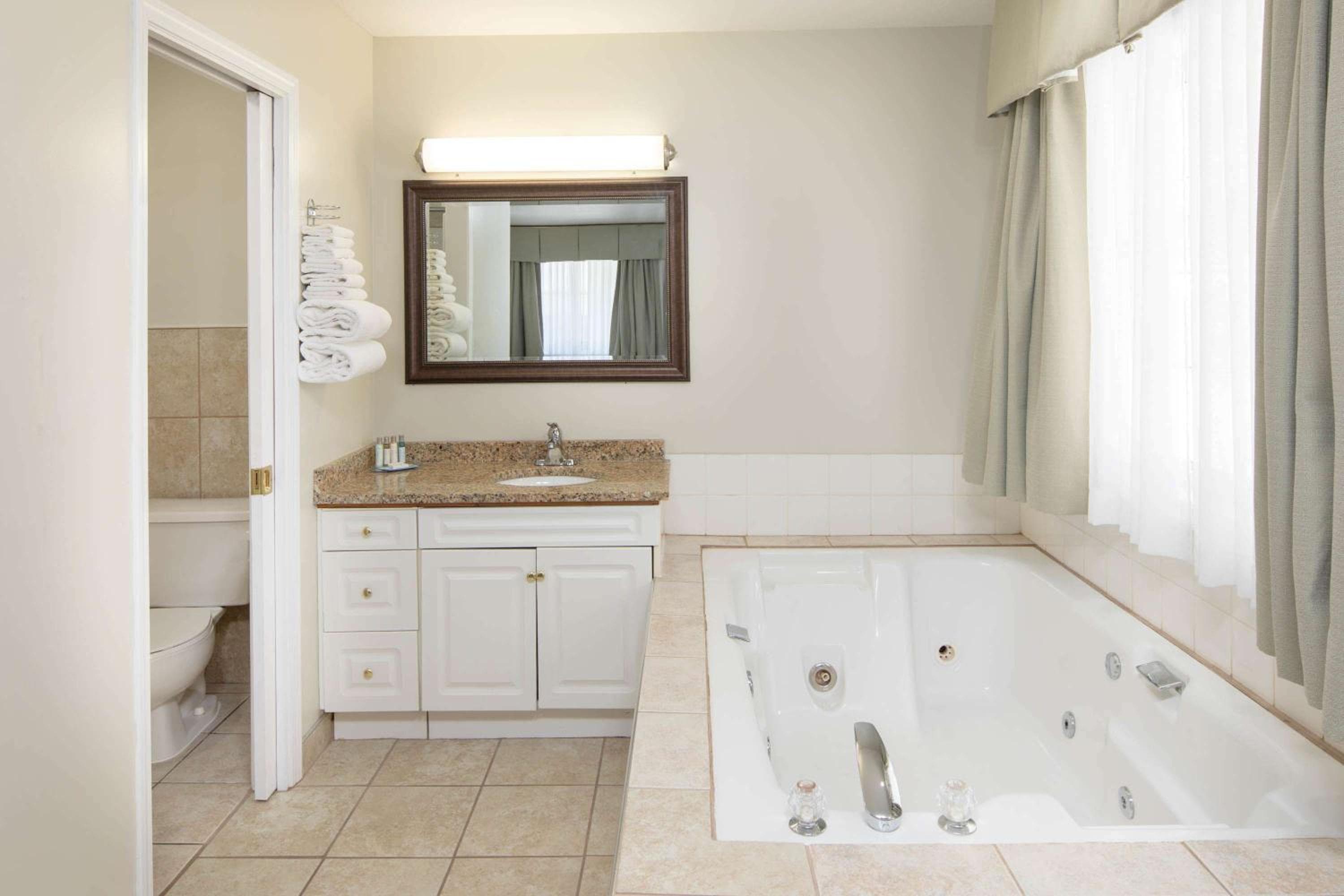 Travelodge by Wyndham Golden Sportsman Lodge