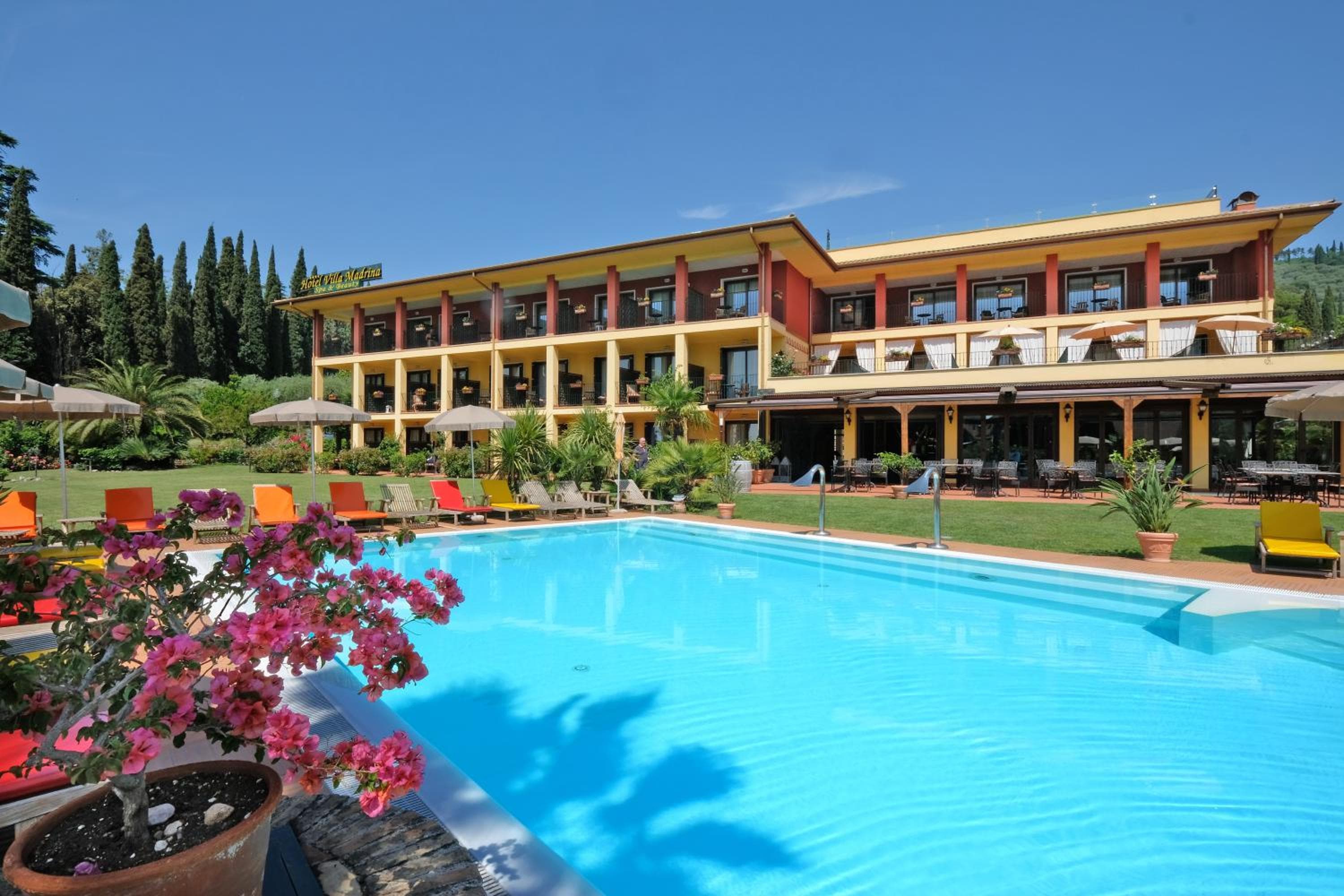 Villa Madrina Lovely and Dynamic Hotel