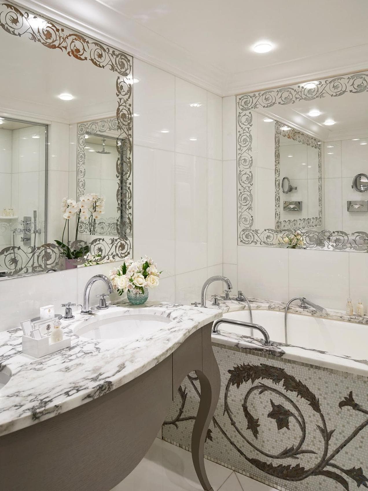 Hôtel Plaza Athénée - Dorchester Collection