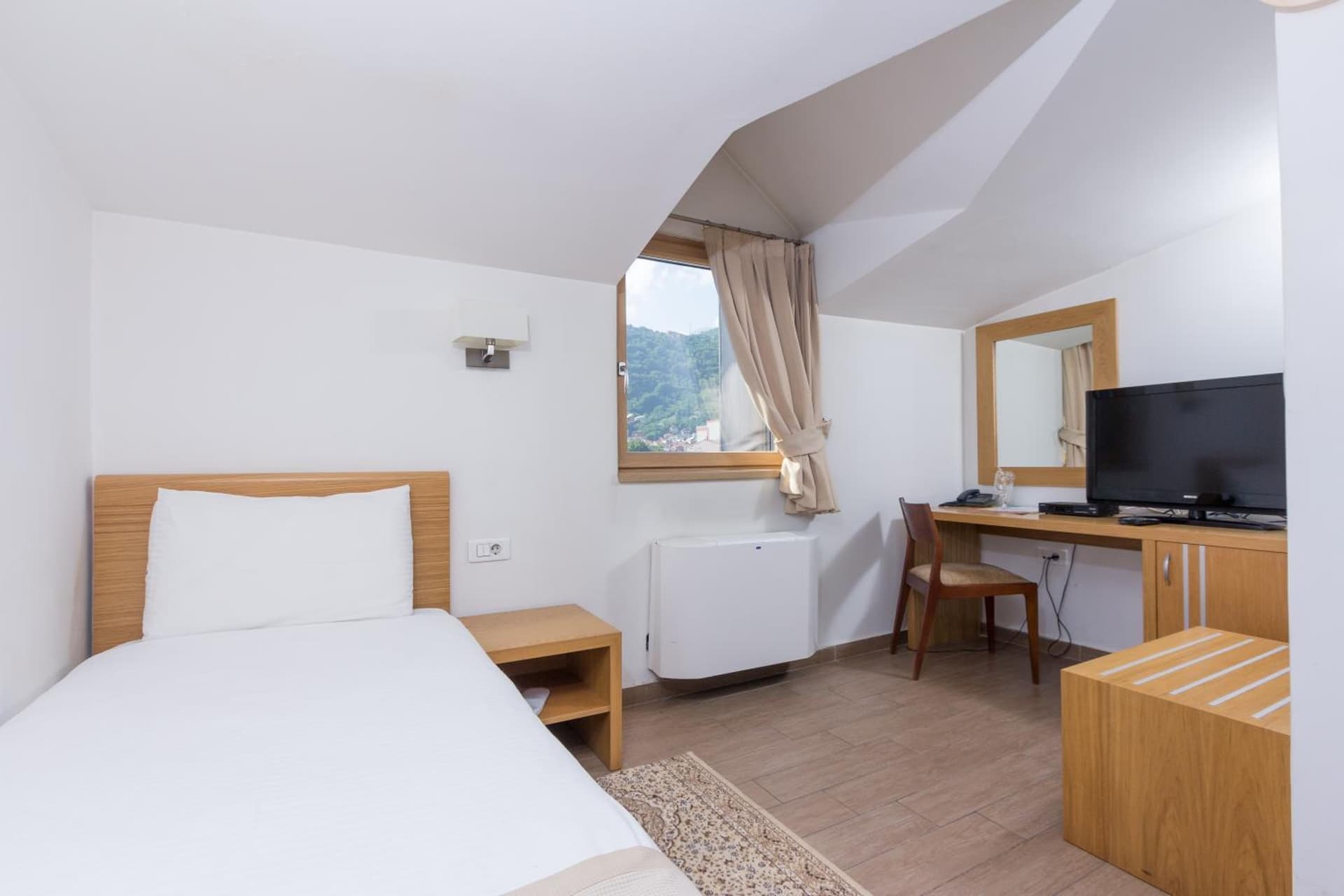 Hotel Lirak