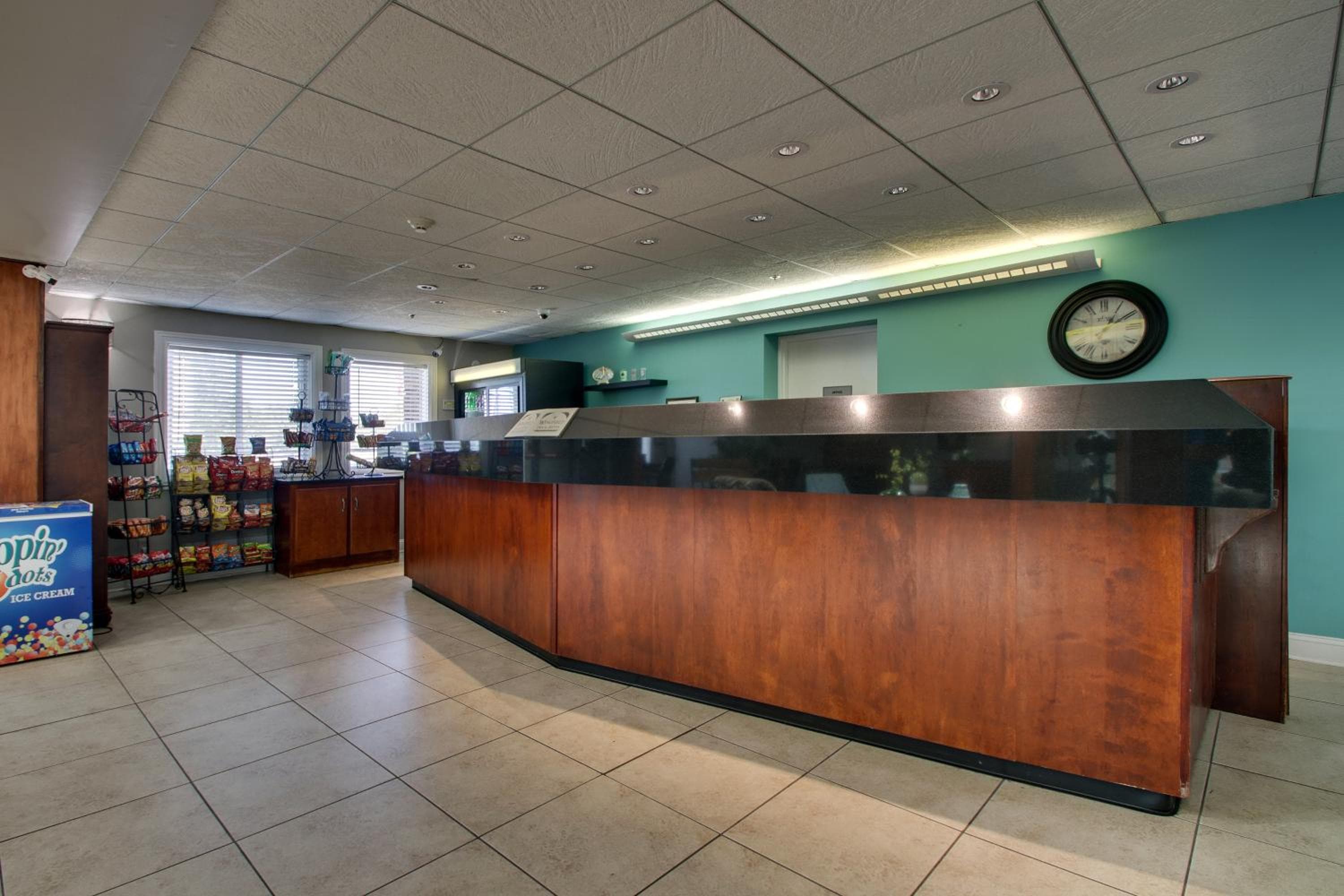 Greenfield Inn & Suites Elizabethtown, KY I65 Exit 94