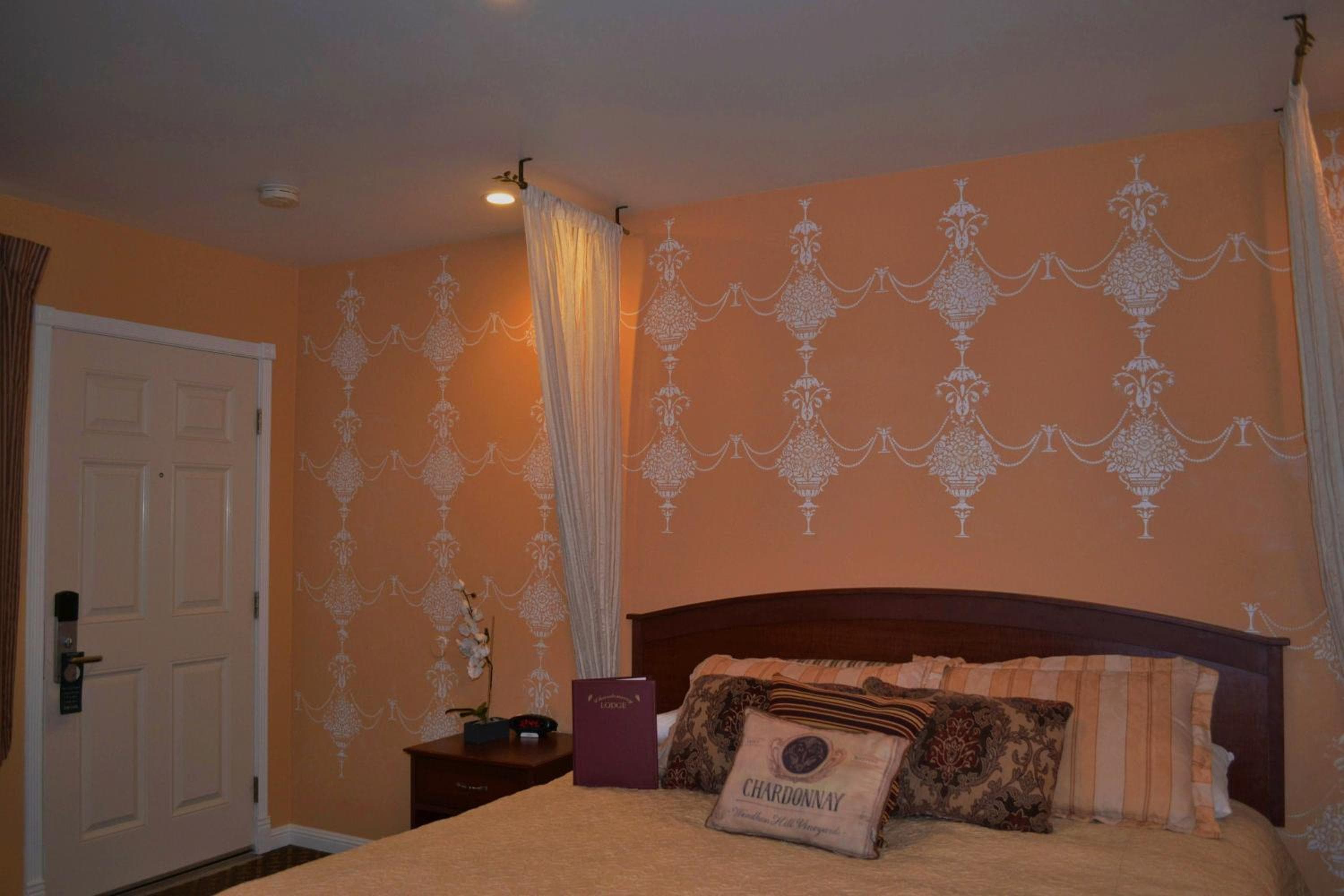 Chardonnay Lodge