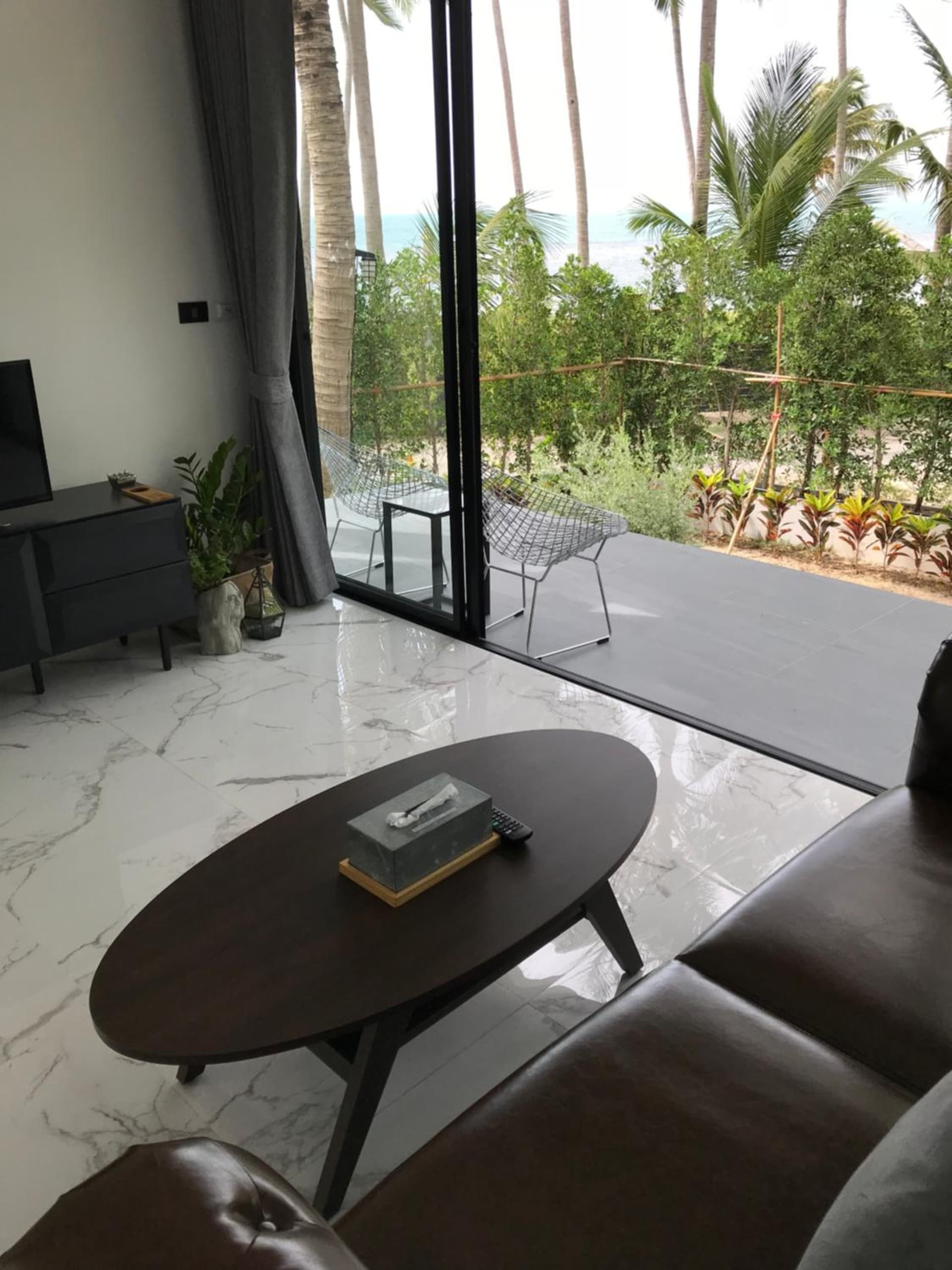 Lennon Maison