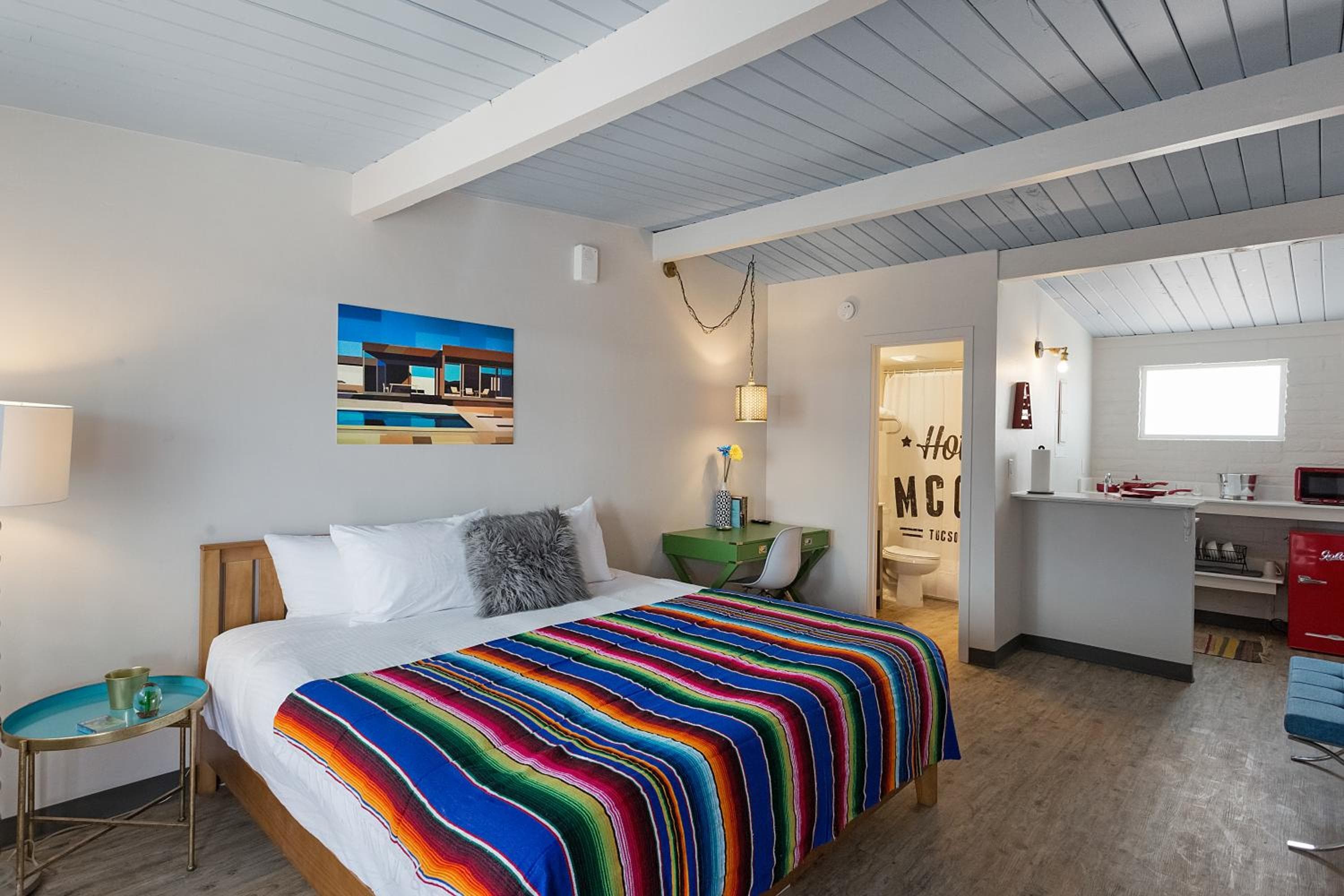 Hotel McCoy Tucson - Art, Coffee, Beer, Wine, Pool