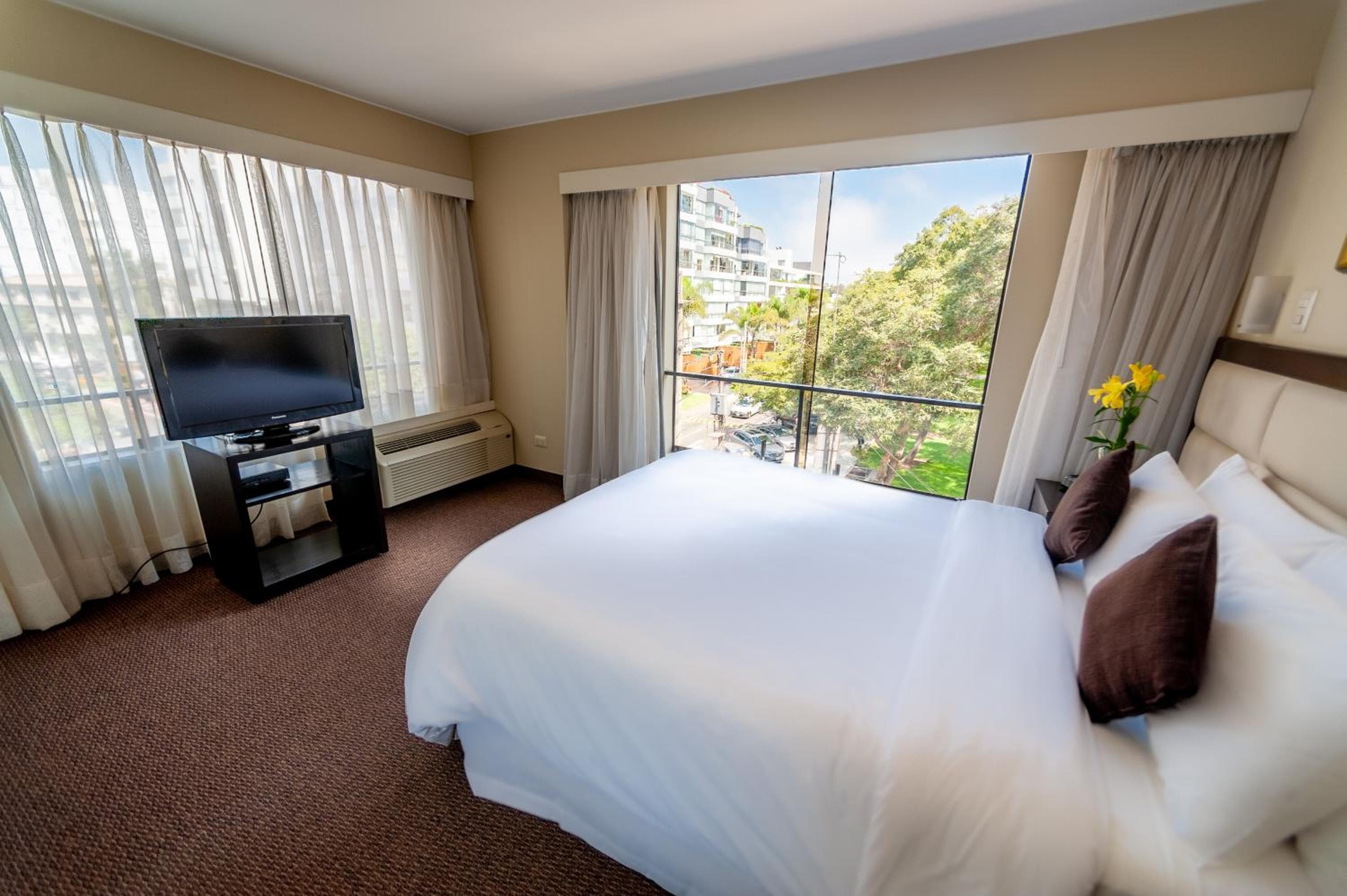 Roosevelt Hotel & Suites