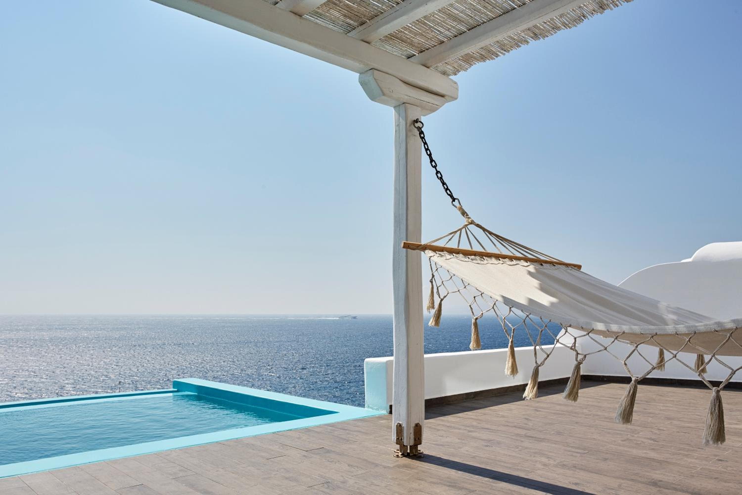 Kouros Hotel & Suites