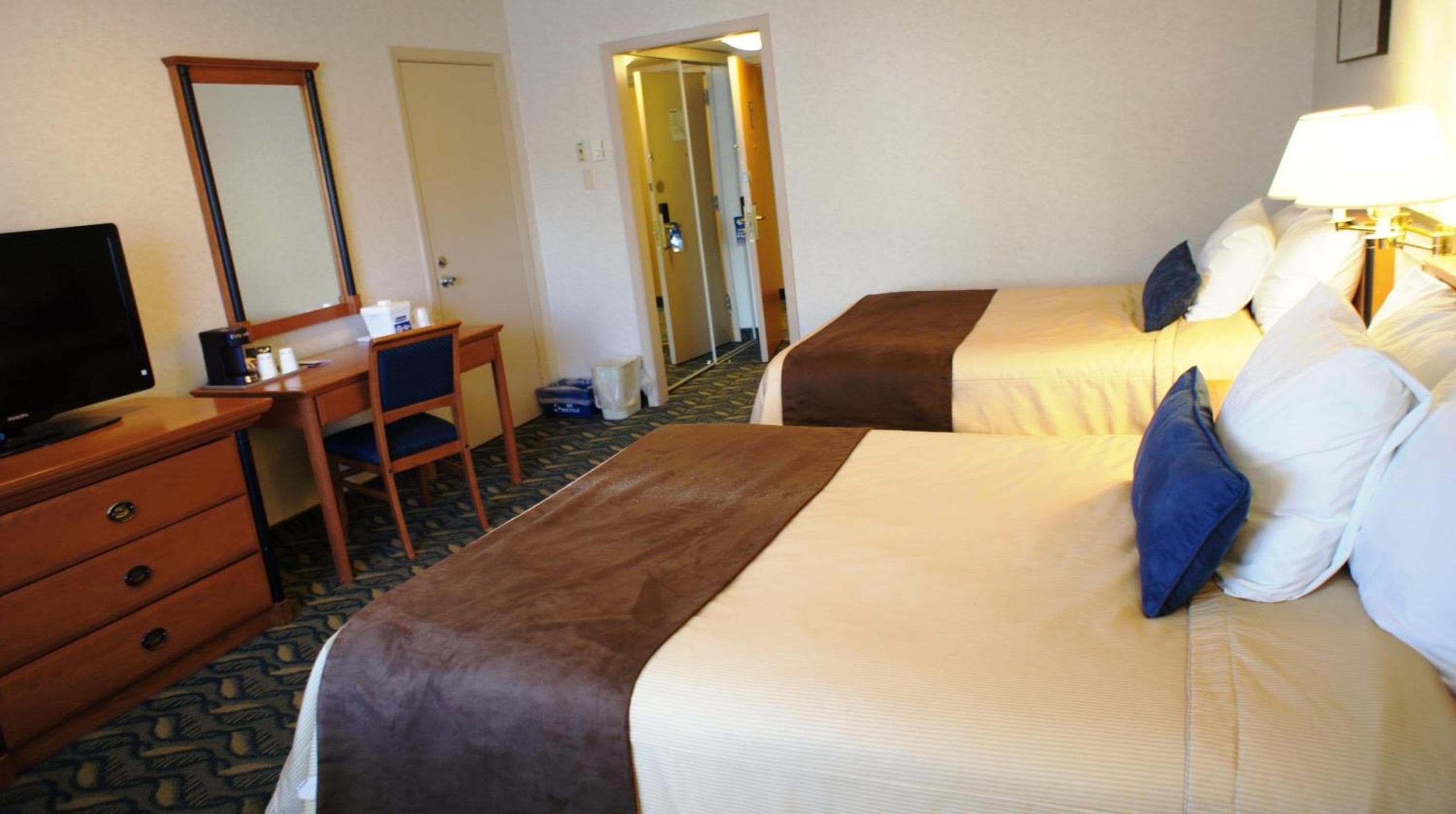 Travelodge by Wyndham Niagara Falls At the Falls
