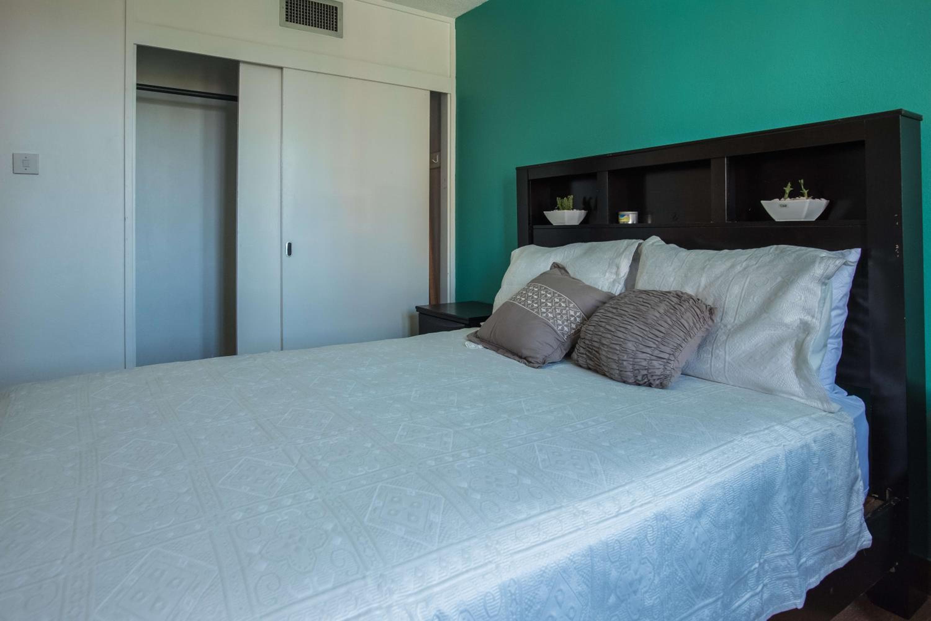 Emerald One Bedroom Suite At Turtle Towers