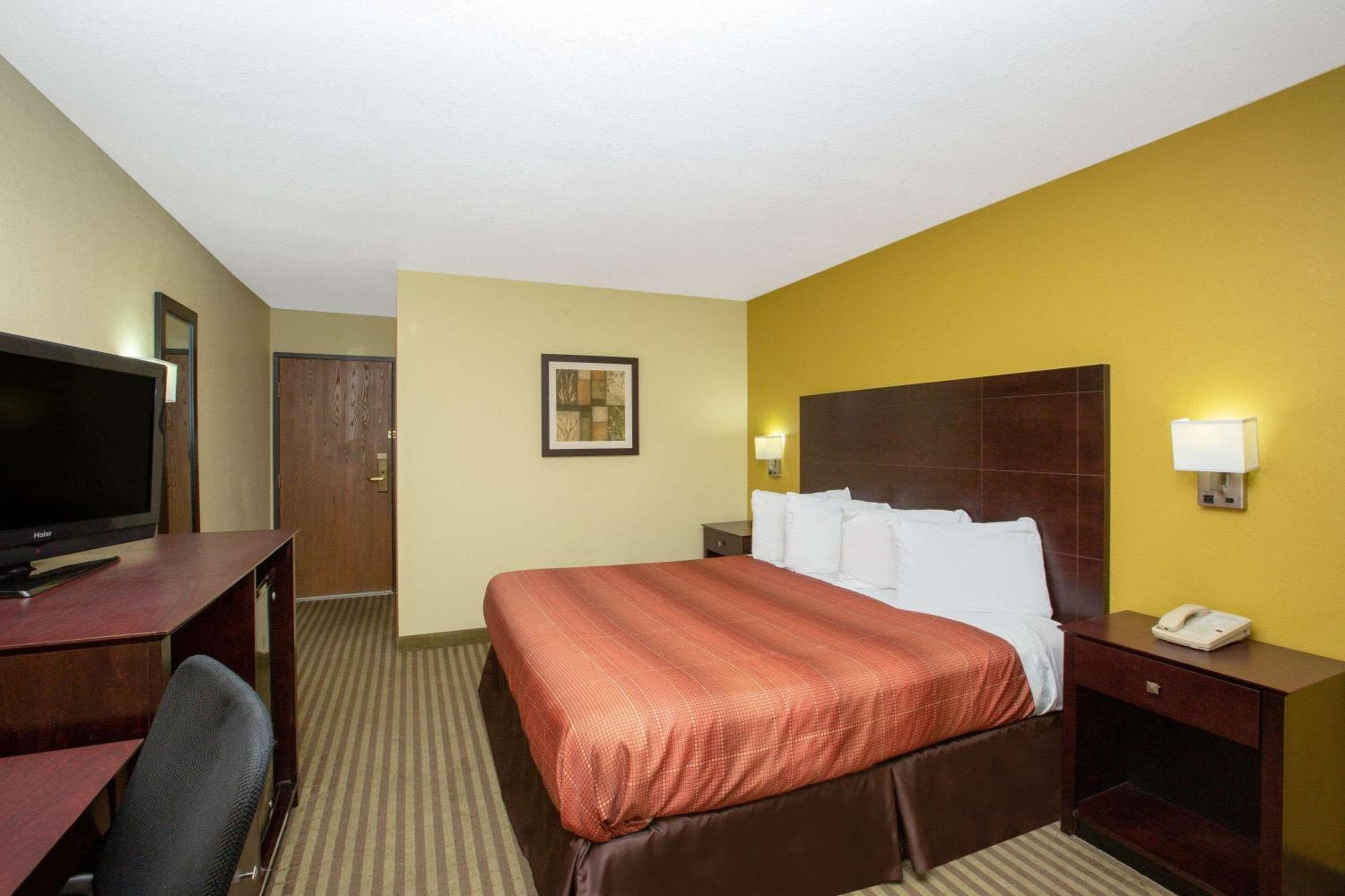 Quality Inn Council Bluffs I-80