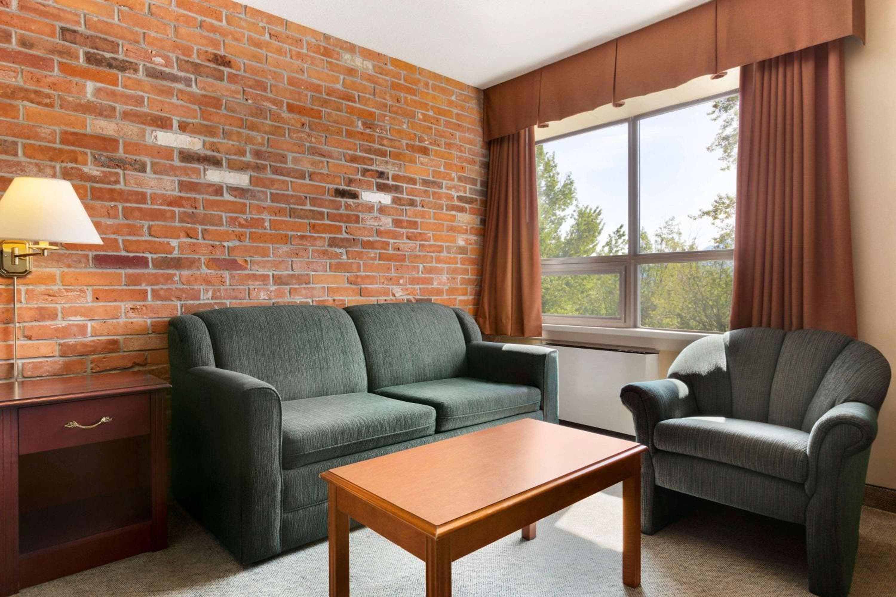 Travelodge by Wyndham North Bay Lakeshore
