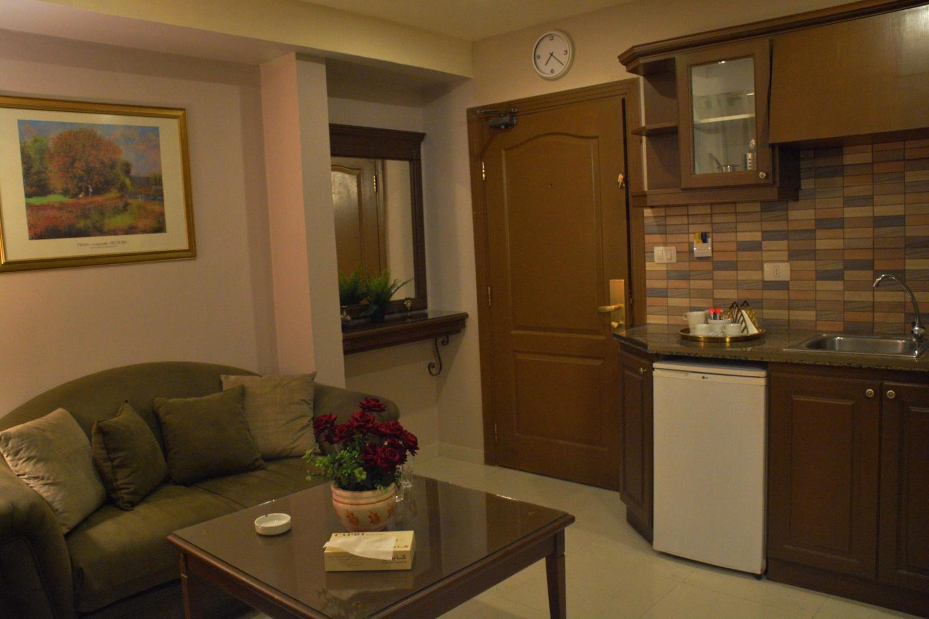 Capri Hotel Suites