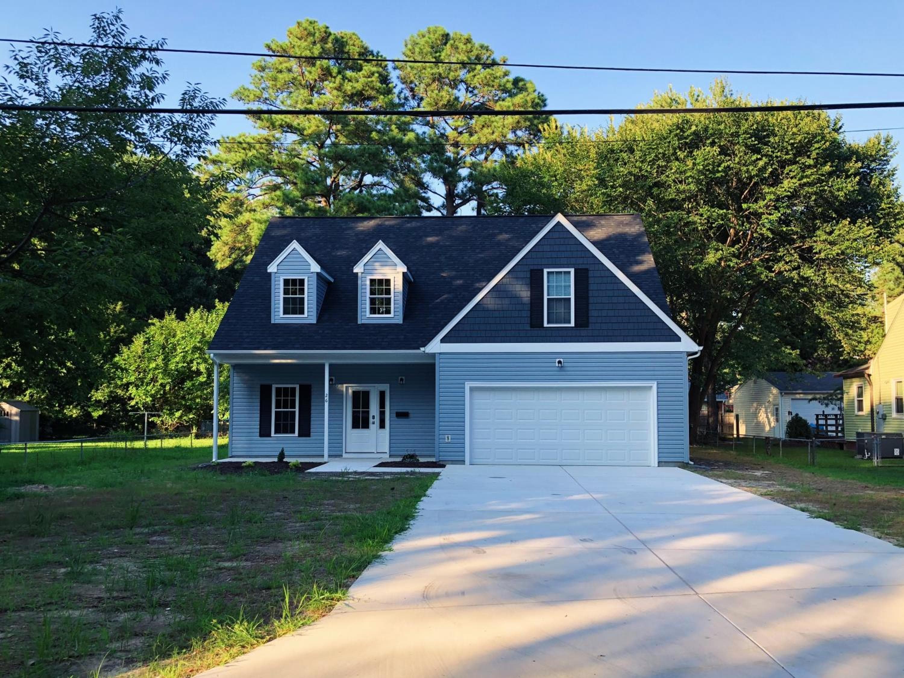 2 blocks to CNU-5 bedroom house with First floor Master