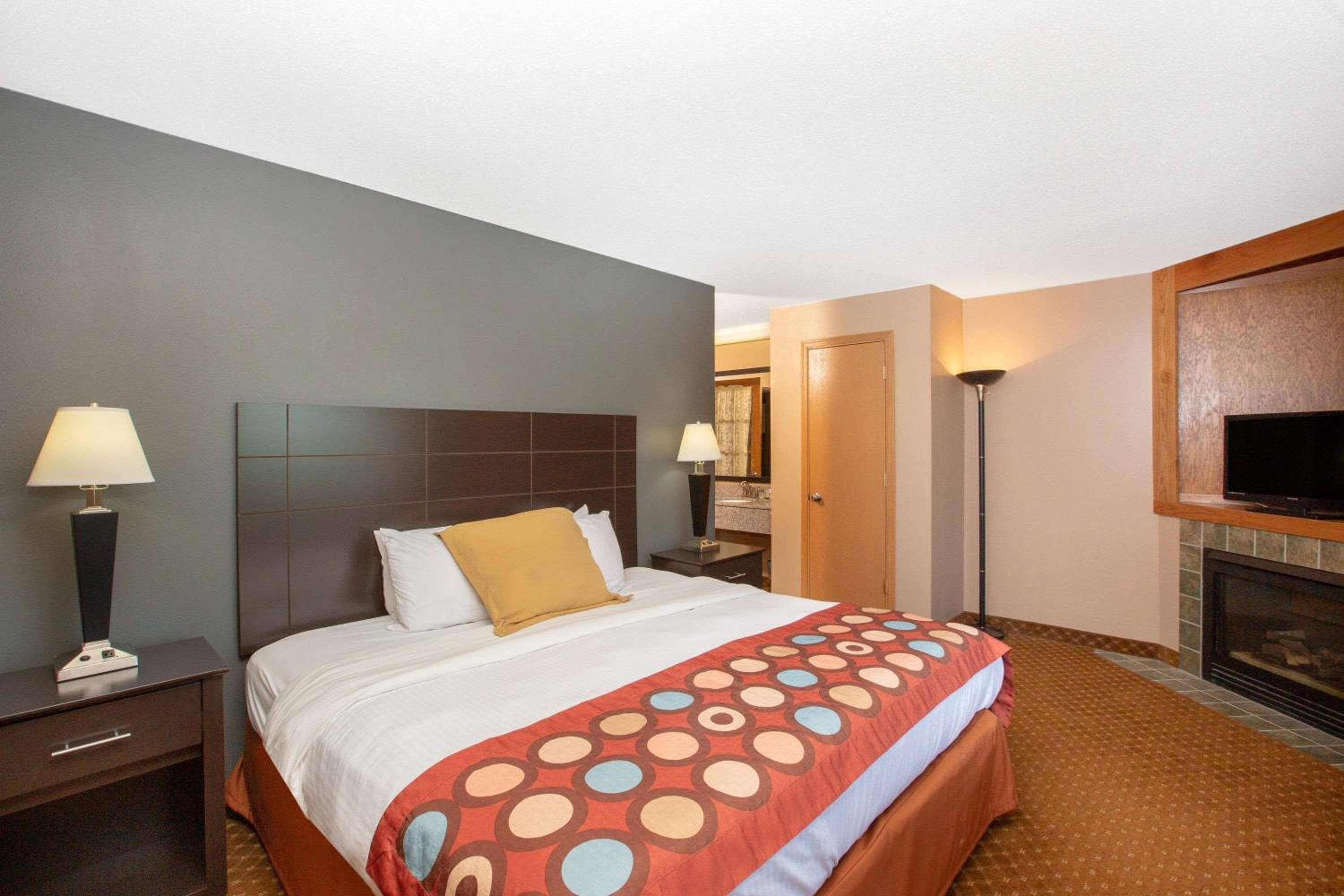 Baymont by Wyndham Coralville