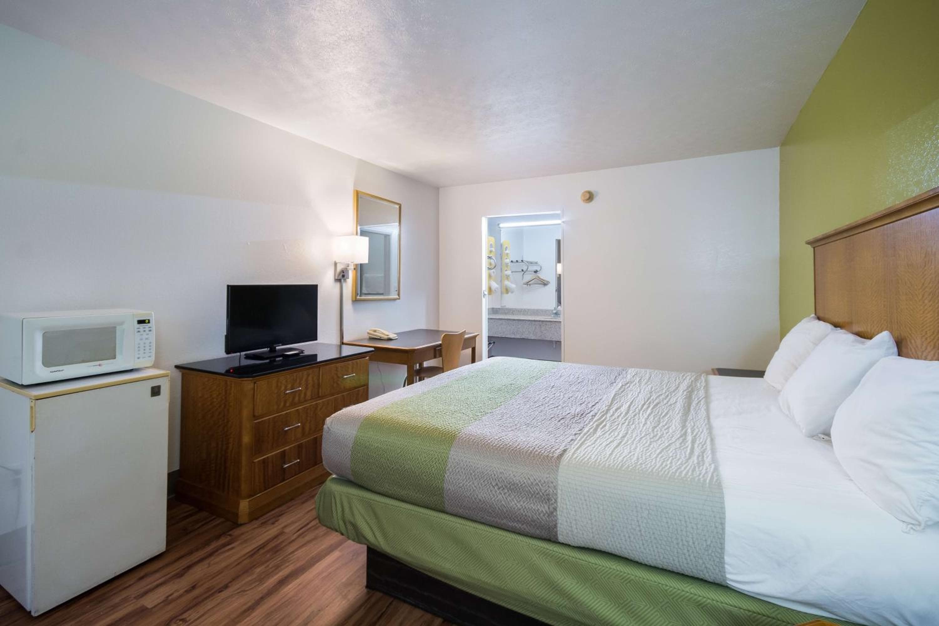 Motel 6-Parkersburg, WV
