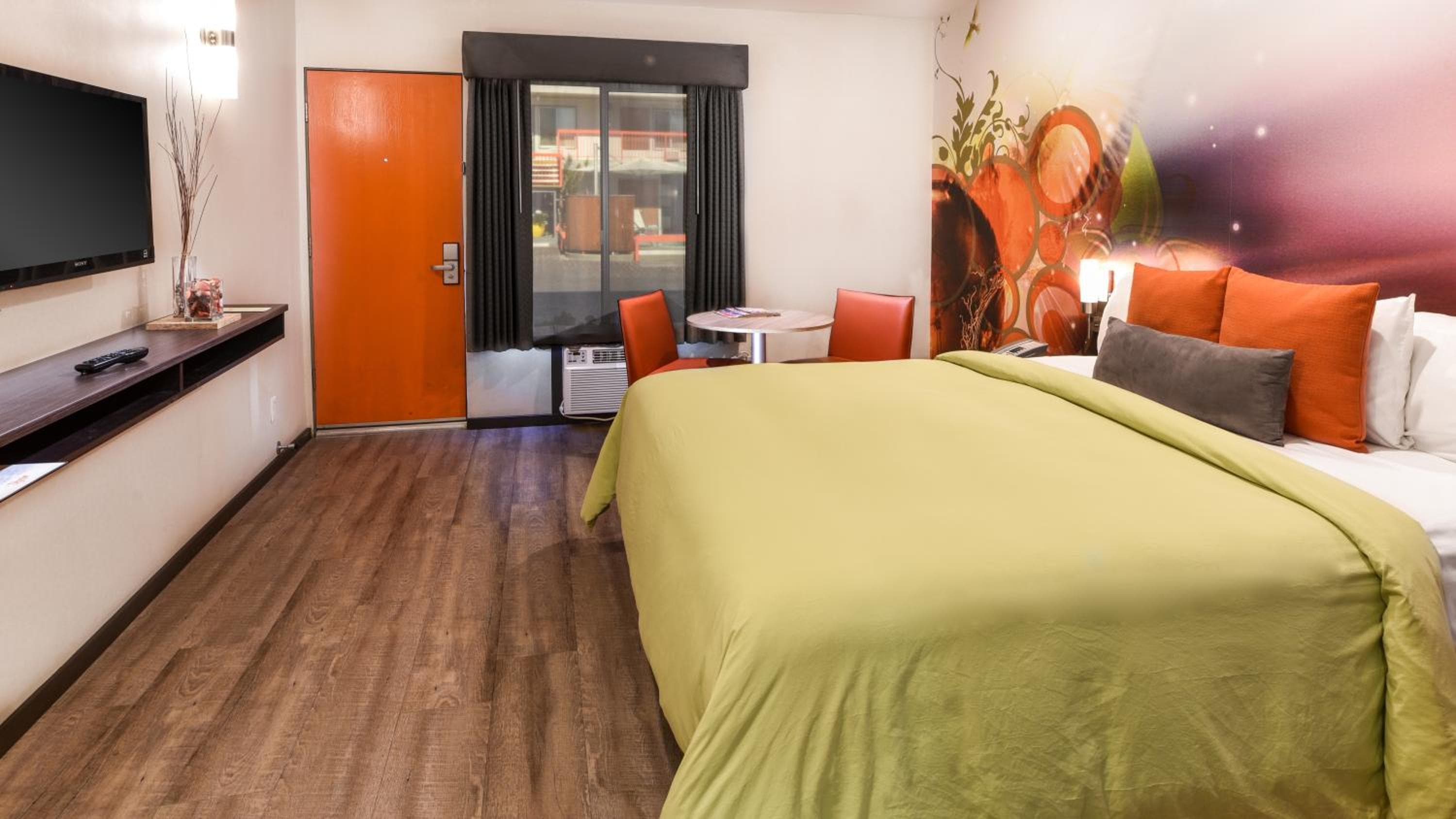 The Tangerine - a Burbank Hotel
